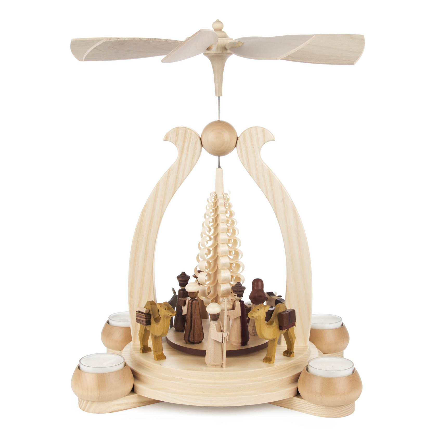 Teelichtpyramide aus Holz mit Figuren zur Darstellung der Geburt Christi, inklusive Jesus, Maria, Josef und den Weisen mit Kamelen.