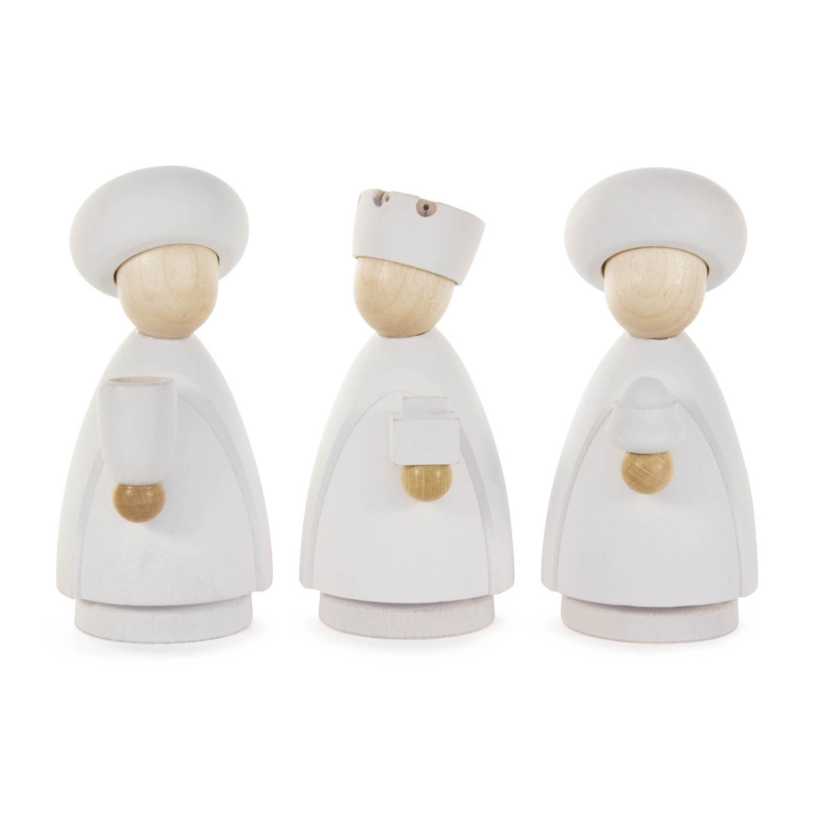 Drei moderne, minimalistische Holzfiguren der Heiligen Drei Könige in natur und weiß, jeweils mit kleinen Geschenken in den Händen. im Dregeno Online Shop günstig kaufen