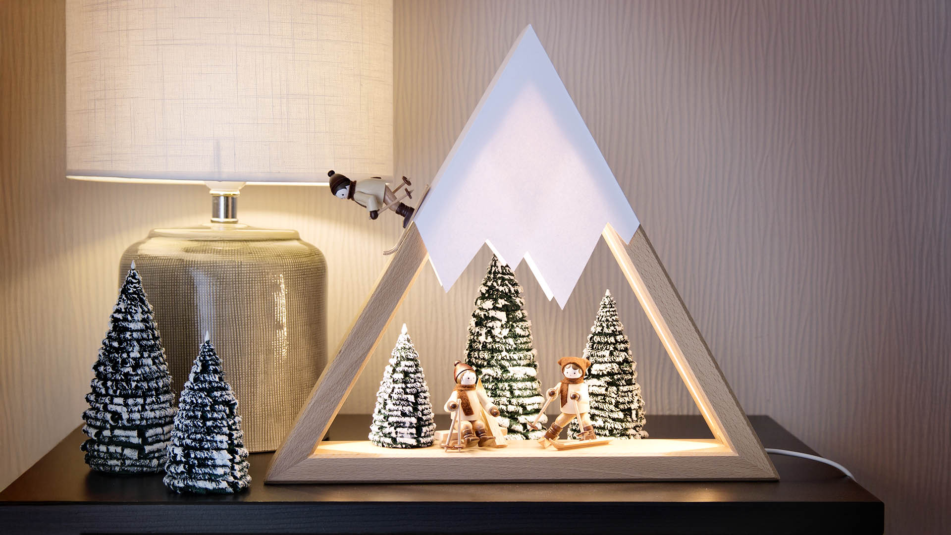 Lichterspitze natzr mit Winterkindern und Bäumchen
