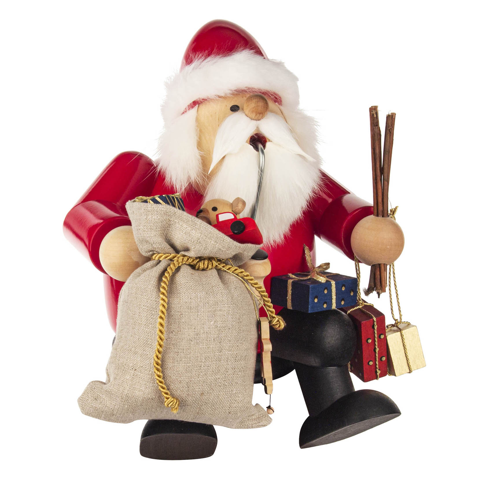 Räuchermann in Form eines Weihnachtsmanns, der eine rote Jacke und weiße Haare trägt. Er hält einen Sack mit Geschenken und Holzstöcken. im Dregeno Online Shop günstig kaufen