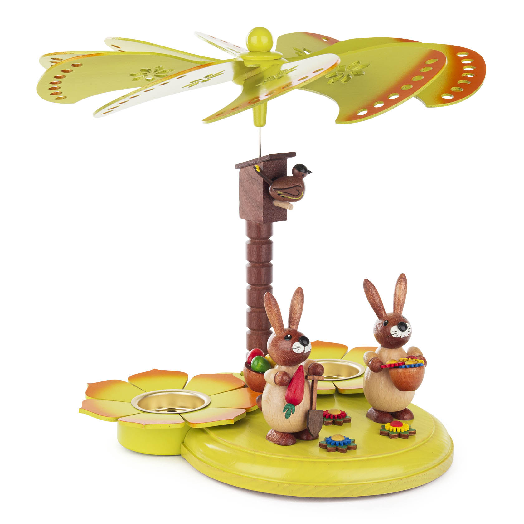 Teelichtpyramide mit zwei Holzhasen. Ein Hase hält eine Möhre, der andere einen Korb. Oben eine grüne Flügelstruktur, zur Dekoration ein Vogel. im Dregeno Online Shop günstig kaufen