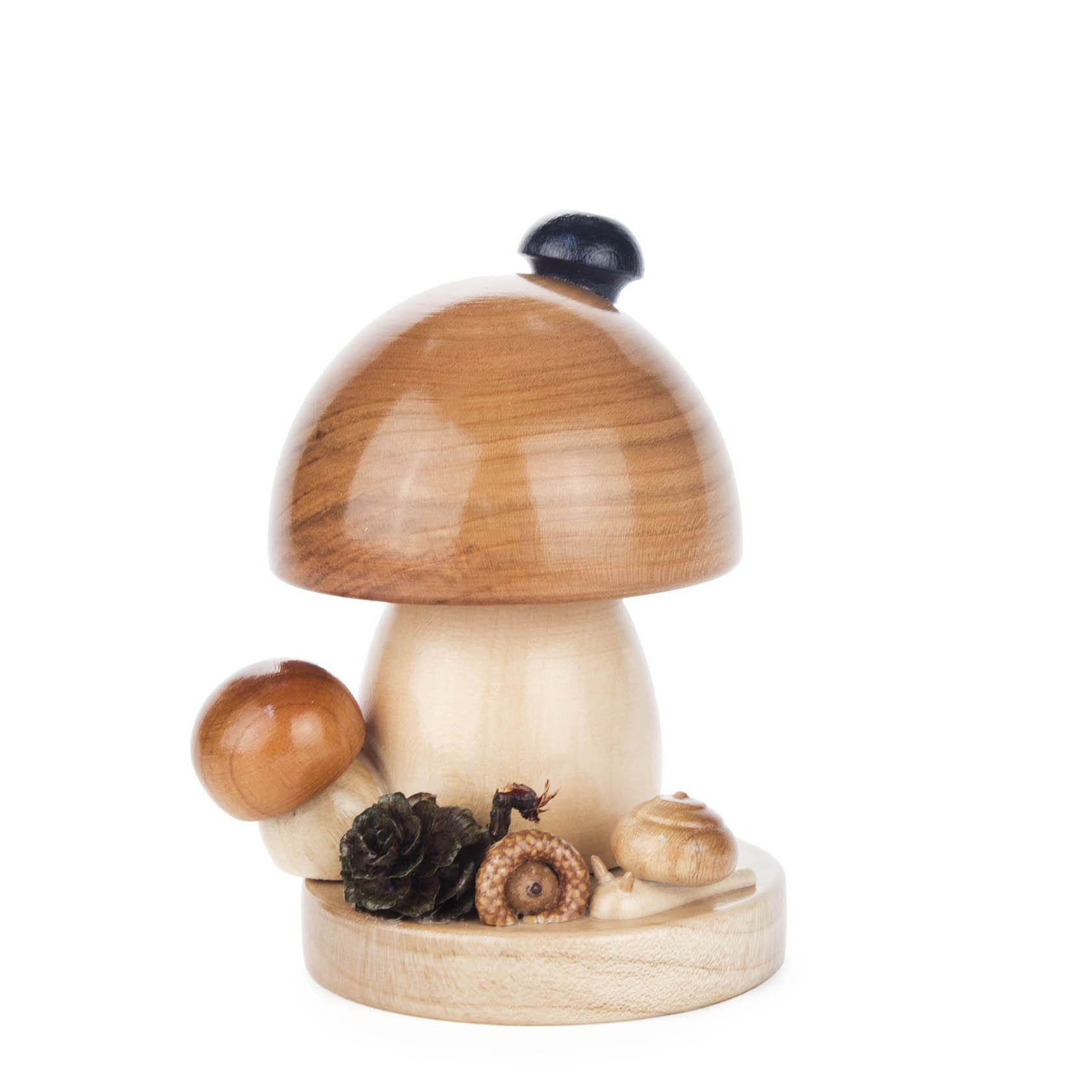 Ein handgefertigter Räucherpilz aus Holz mit runder Form. Der Pilz hat einen abnehmbaren Hut und ist dekorativ mit kleinen Holzfiguren verziert. im Dregeno Online Shop günstig kaufen