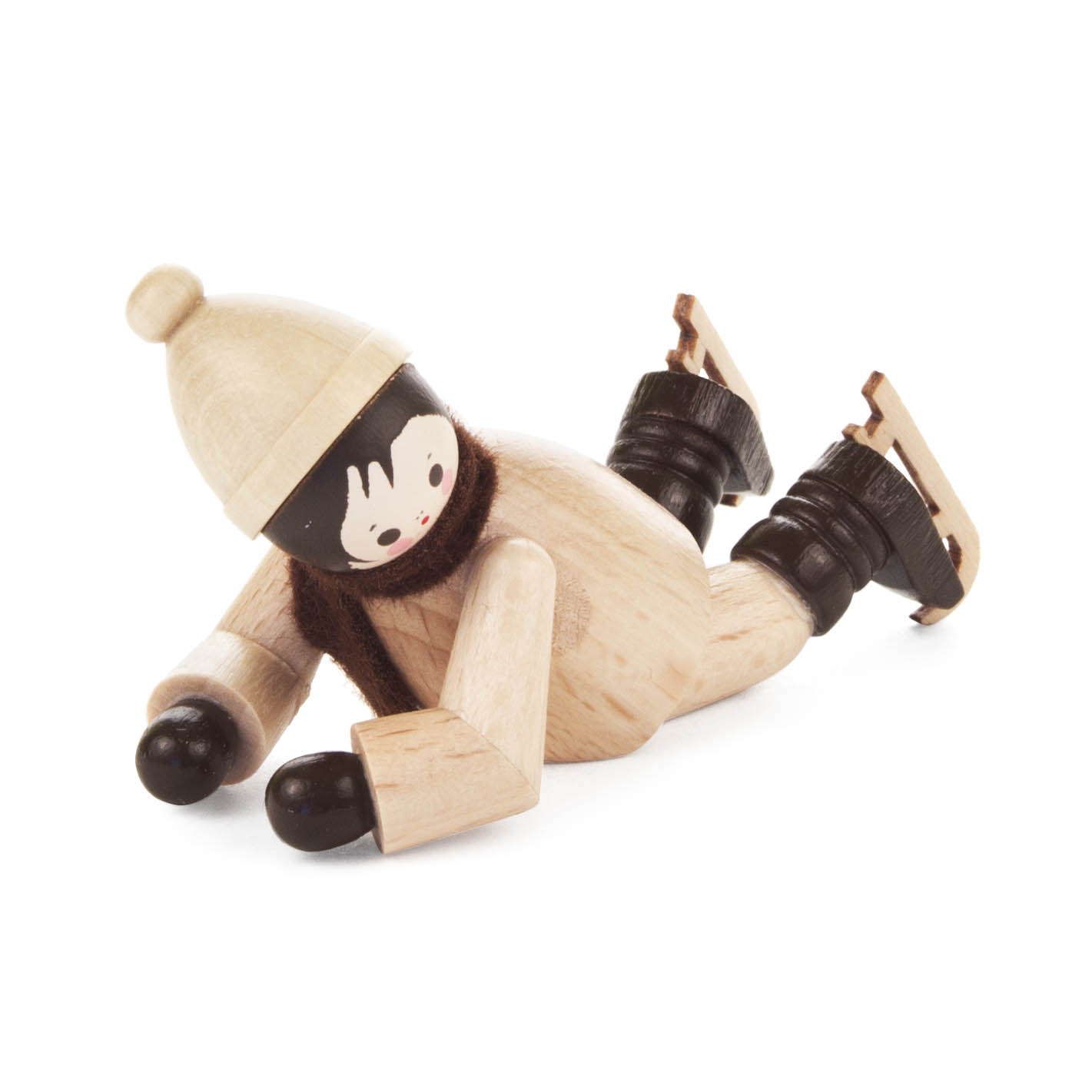 Holzfigur eines Kindes auf dem Bauch liegend, trägt Mütze, Schal und Schlittschuhe. im Dregeno Online Shop günstig kaufen