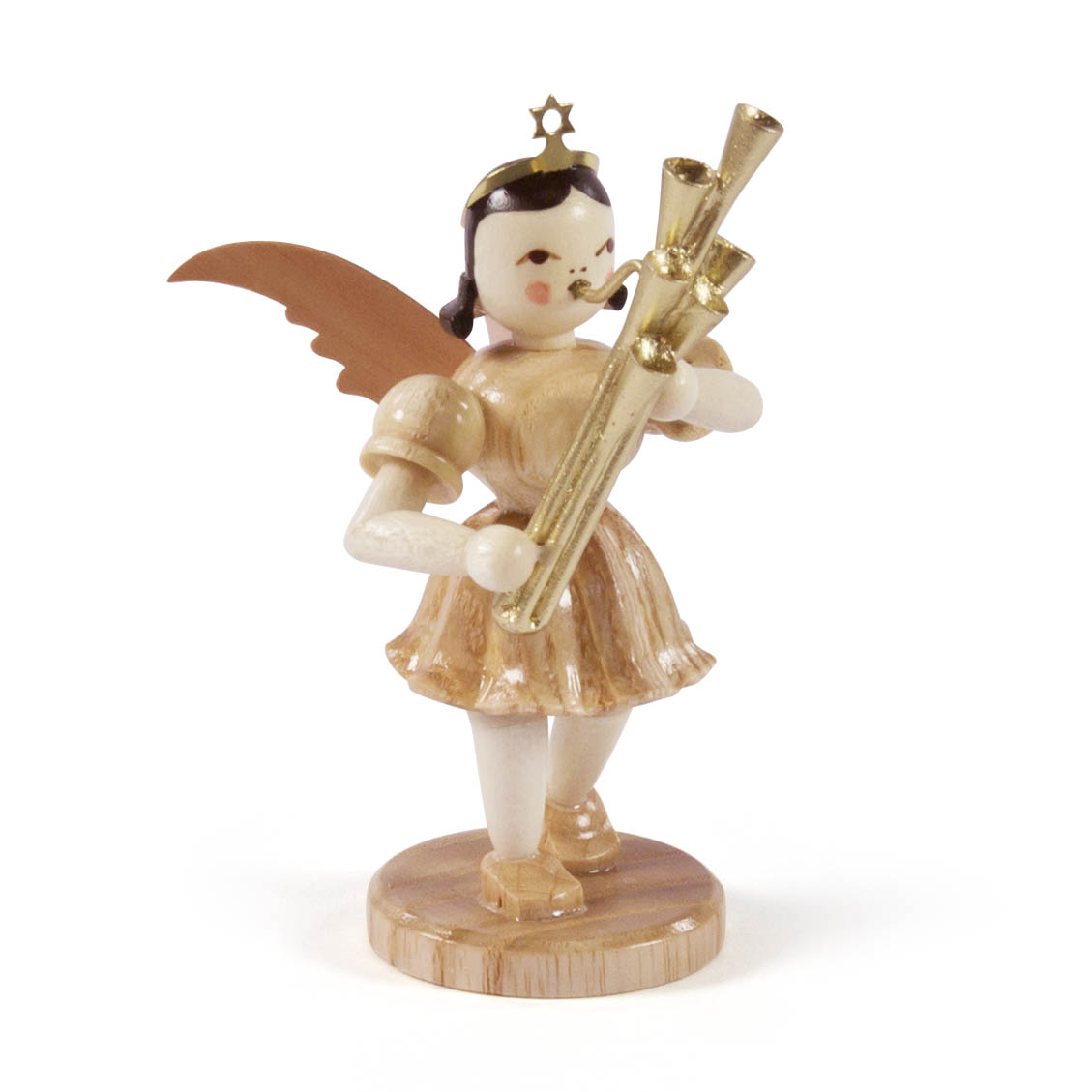 Holzengel in natürlichem, unbehandeltem Holzton, der eine goldene Schalmei spielt. Der Engel hat braune Flügel und ein goldenes Krönchen. im Dregeno Online Shop günstig kaufen