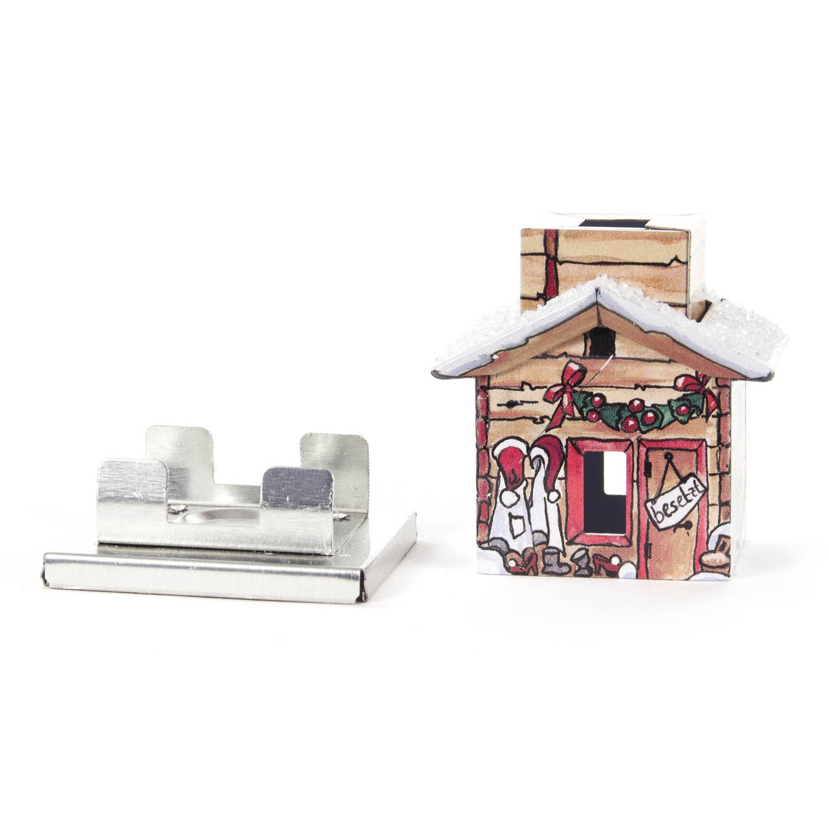 Kleines, dekoratives Räucherhaus aus Metall im Geschenkkarton. Auf der Vorderseite sind winterliche Motive wie Weihnachtsmänner und Girlanden.