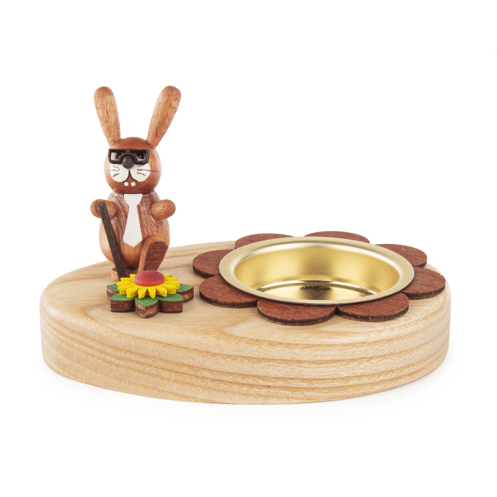 Ein Teelichthalter aus Holz in Form einer Blume mit einem Hasenfigur, die eine Sonnenbrille trägt, ein Wanderstock hält und neben einer Sonnenblume steht. im Dregeno Online Shop günstig kaufen