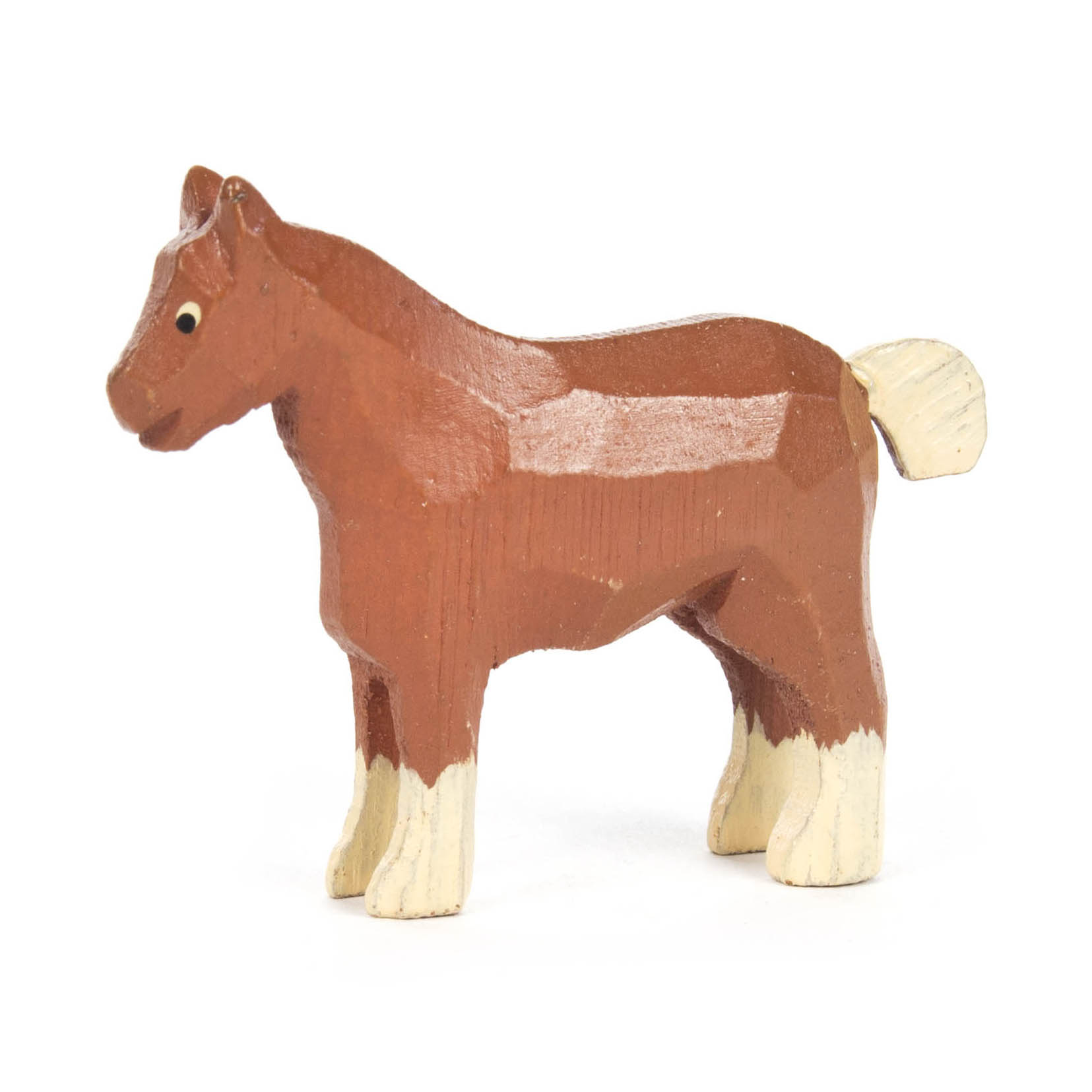 Holzspielzeug Kaltblutpferd in Braun mit weißer Mähne und Hufen, geschnitzt mit einfachen konturierten Details. im Dregeno Online Shop günstig kaufen