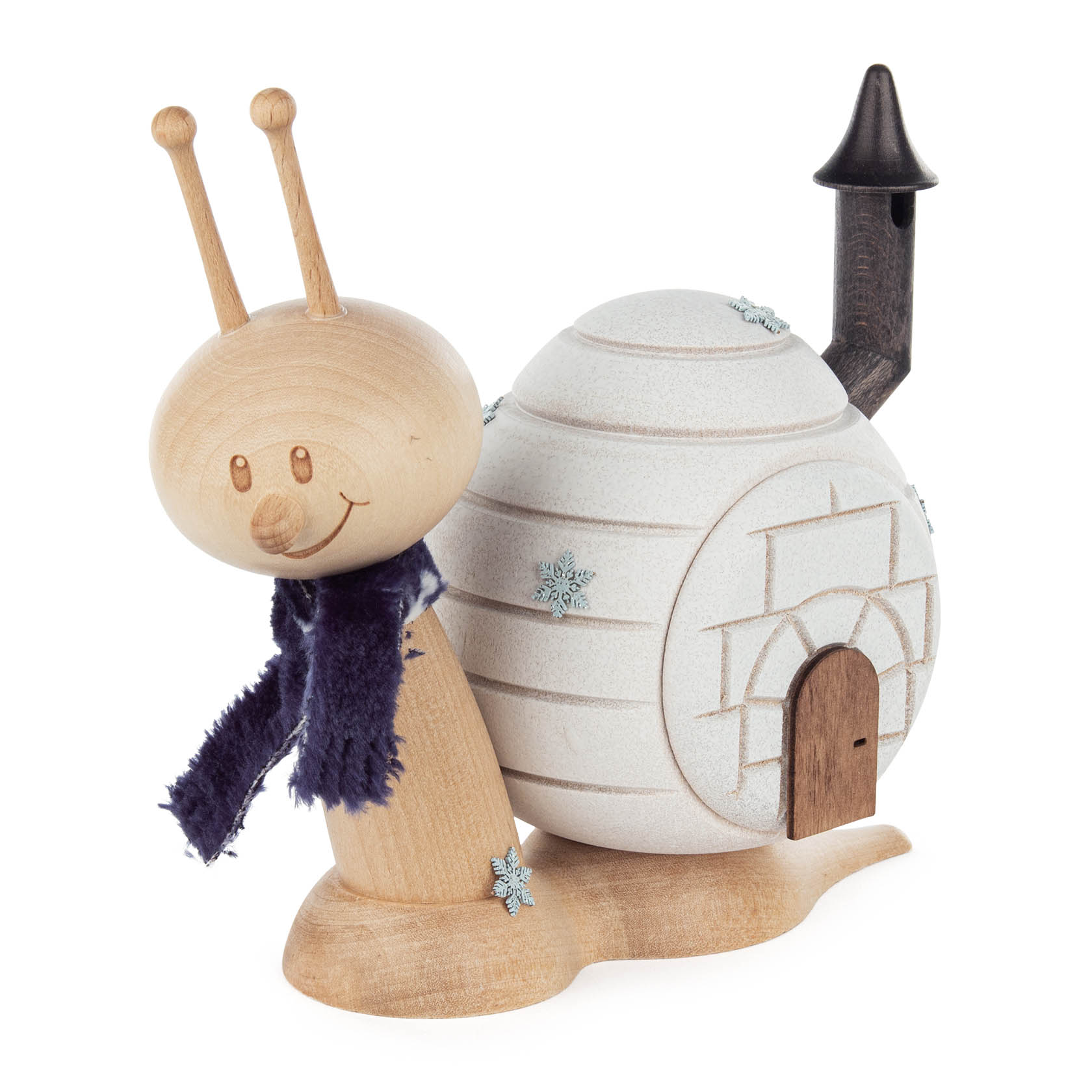 Holzfigur einer Schnecke mit einem Iglu auf dem Rücken. Die Schnecke trägt einen dunklen Schal und hat zwei Fühler. Aus dem Iglu ragt ein Schornstein. im Dregeno Online Shop günstig kaufen
