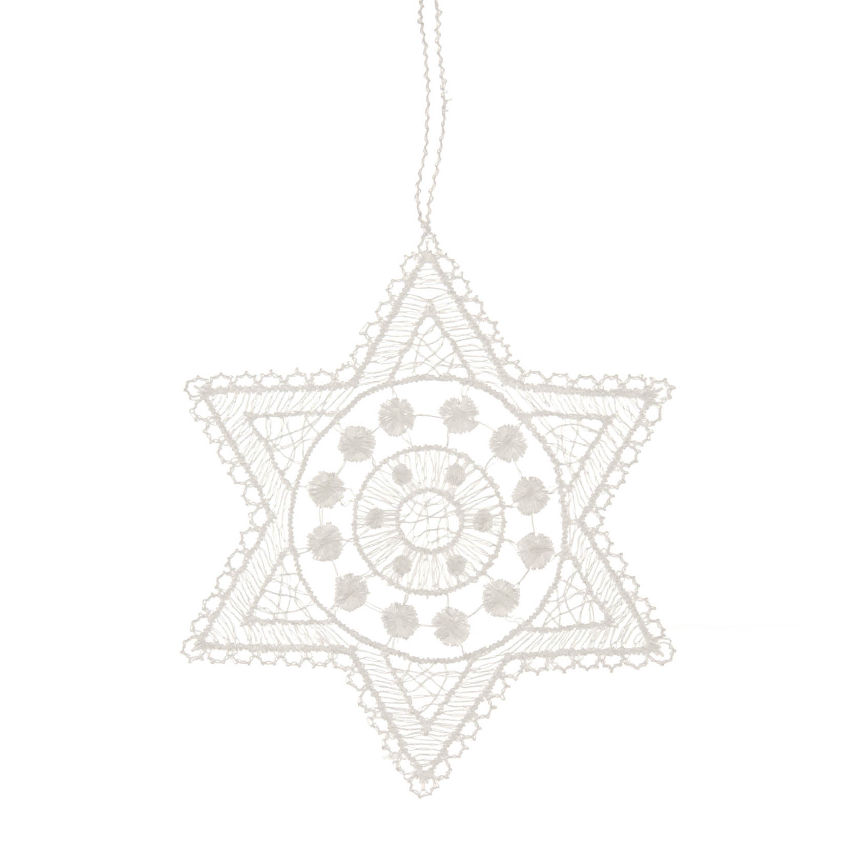 Ein feiner, sechszackiger Schneestern aus Plauener Spitze, kreisförmig verziert mit zarter Stickerei, aufgehängt an einem Faden. im Dregeno Online Shop günstig kaufen