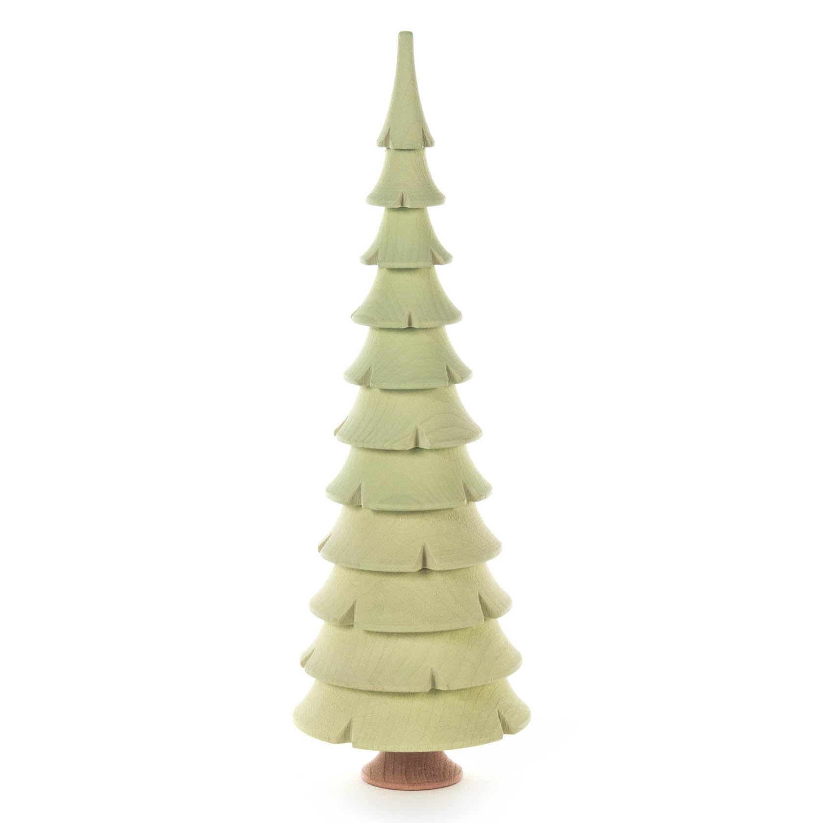 Eine handgeschnitzte, hellgrüne Tannenbaum aus Massivholz, 21 cm hoch, mit detaillierten Astschichten, die von dunkel bis hell verlaufen. im Dregeno Online Shop günstig kaufen