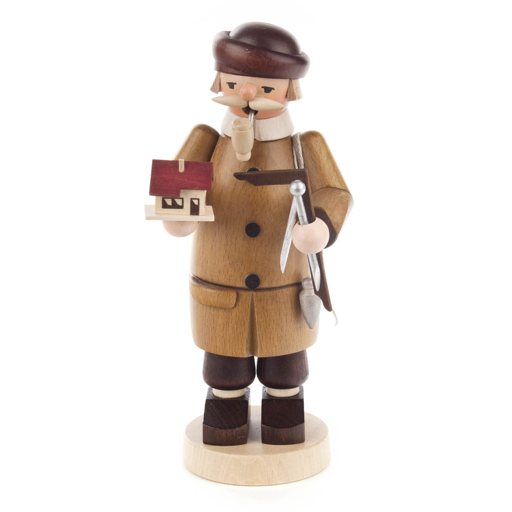 Holzfigur eines Räuchermanns in traditioneller Baumeister-Kleidung, hält ein Miniaturhaus und Werkzeug in den Händen. im Dregeno Online Shop günstig kaufen
