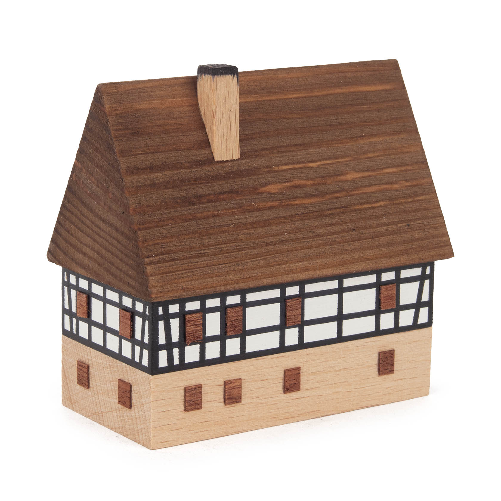 Holzmodell eines zweistöckigen Fachwerkhauses mit Satteldach und kleinem Schornstein, stilisiert als Stellmacherei.