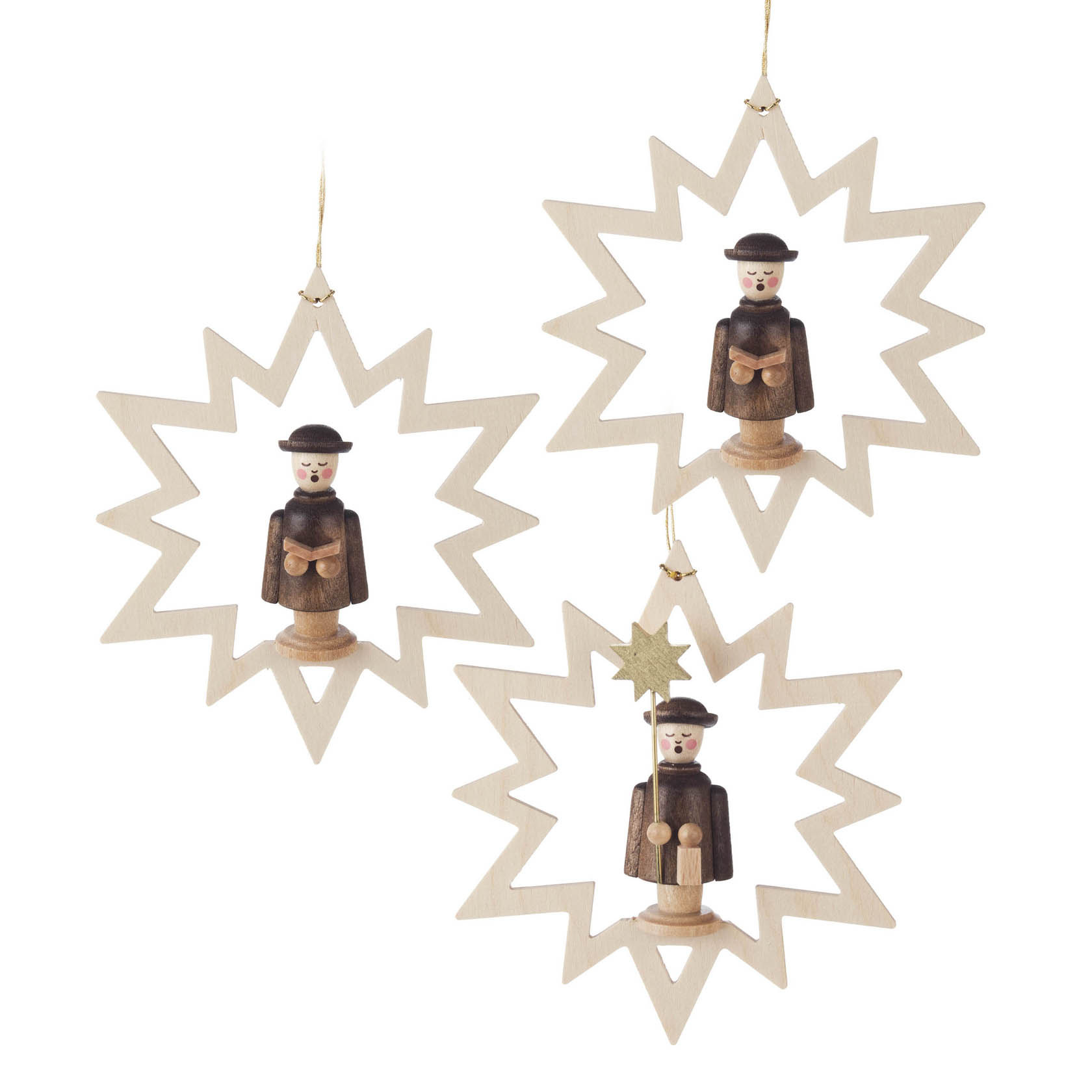 Drei hängende dekorative Holzsterne mit Kurrendefiguren, kleine geschnitzte Chorsänger mit schwarzen Hüten und Mänteln, auf einem hellen Hintergrund. im Dregeno Online Shop günstig kaufen