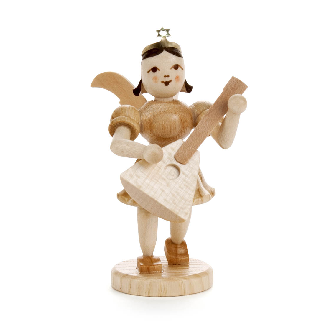 Holzengel mit sternförmiger Krone, flügelartig geformten Armen und einer Balaleika, gekleidet in einem Rock auf einem runden Sockel stehend. im Dregeno Online Shop günstig kaufen