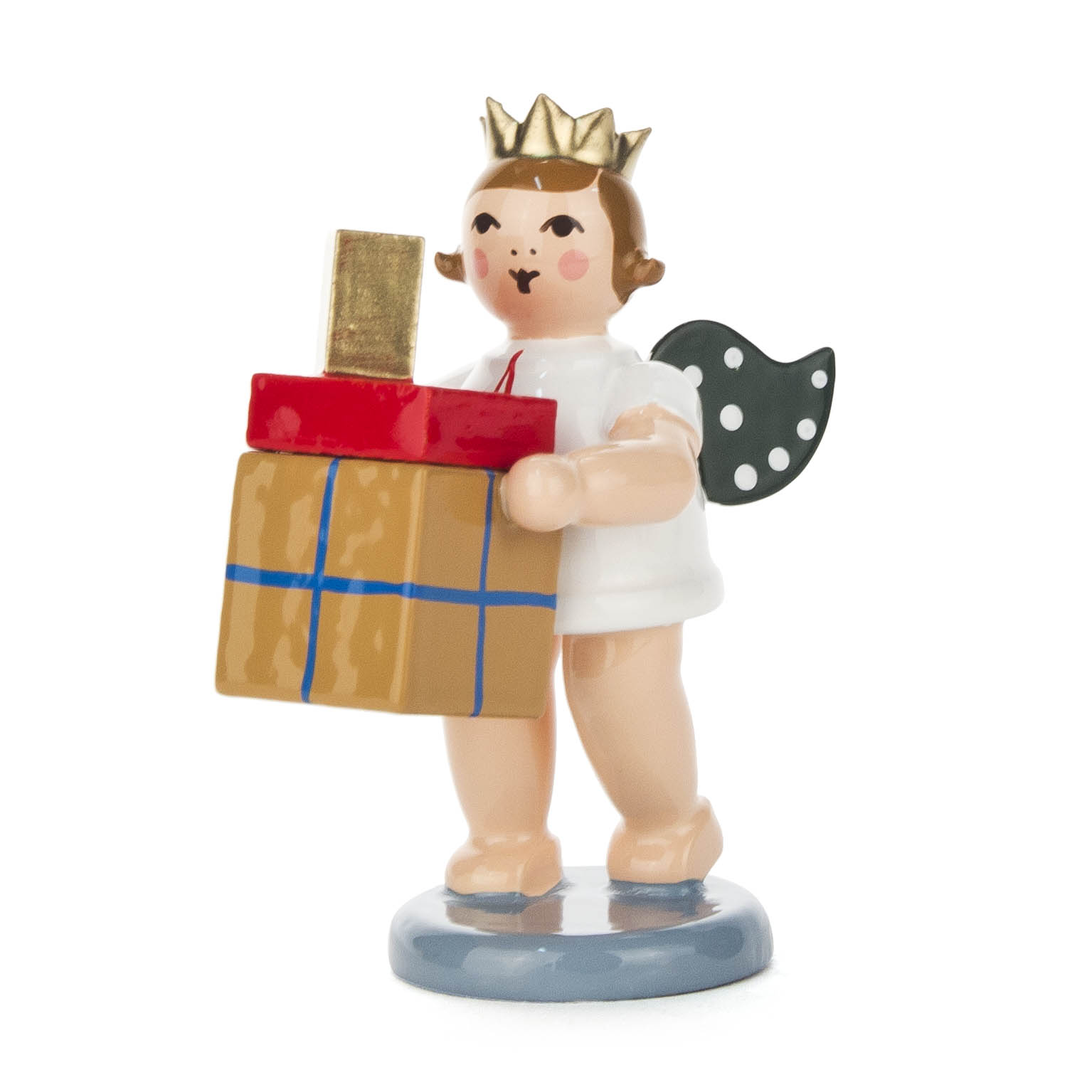 Kleine Engel-Figur aus Holz mit goldener Krone hält ein größeres Geschenk mit rotem Deckel und blauem Band. Der Engel hat grüne Flügel mit weißen Punkten. im Dregeno Online Shop günstig kaufen