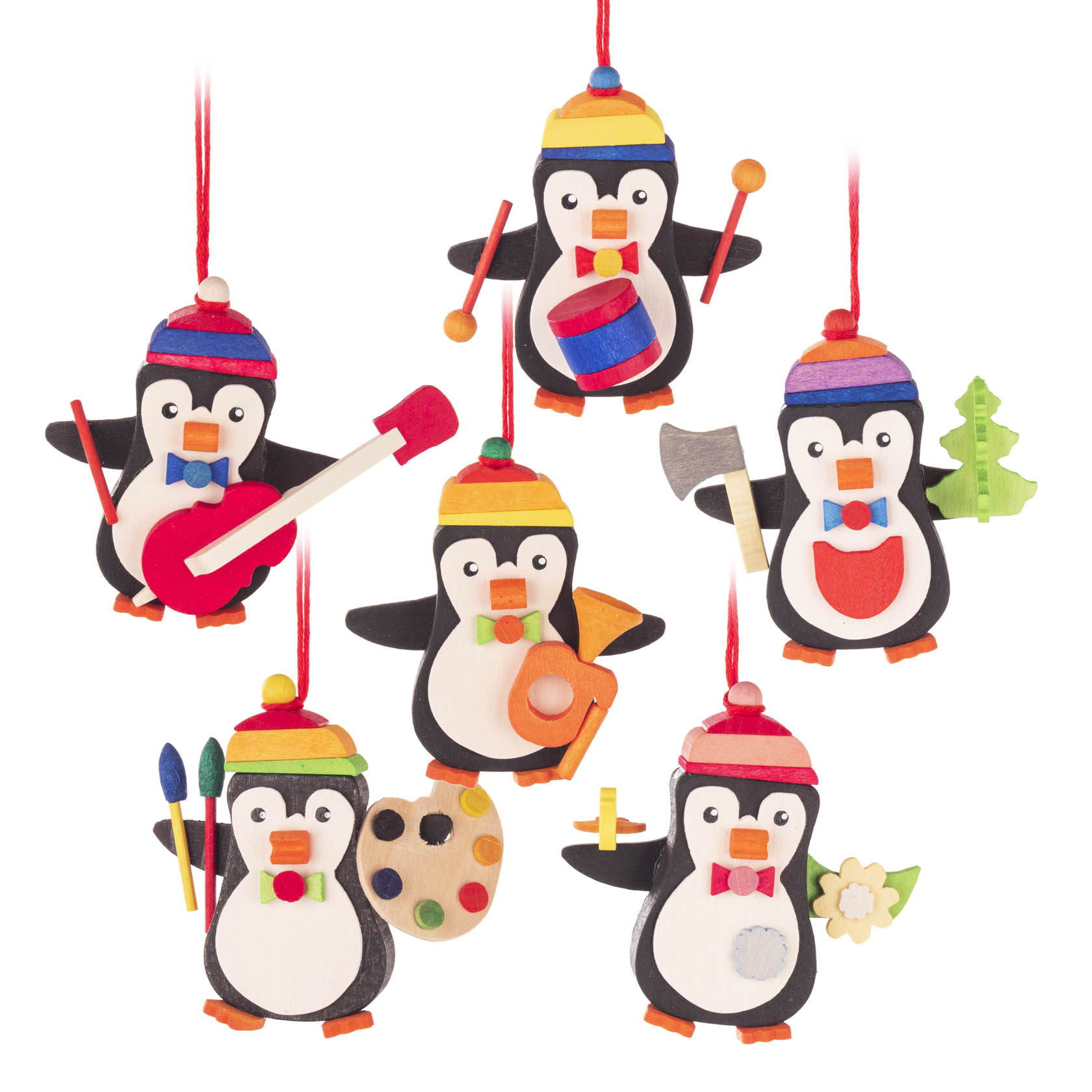 Sechs Pinguin-Ornamente, jeweils mit verschiedenen Musikinstrumenten und Utensilien ausgestattet, wie Gitarre, Trommel, Adventskalender und Malpalette. im Dregeno Online Shop günstig kaufen