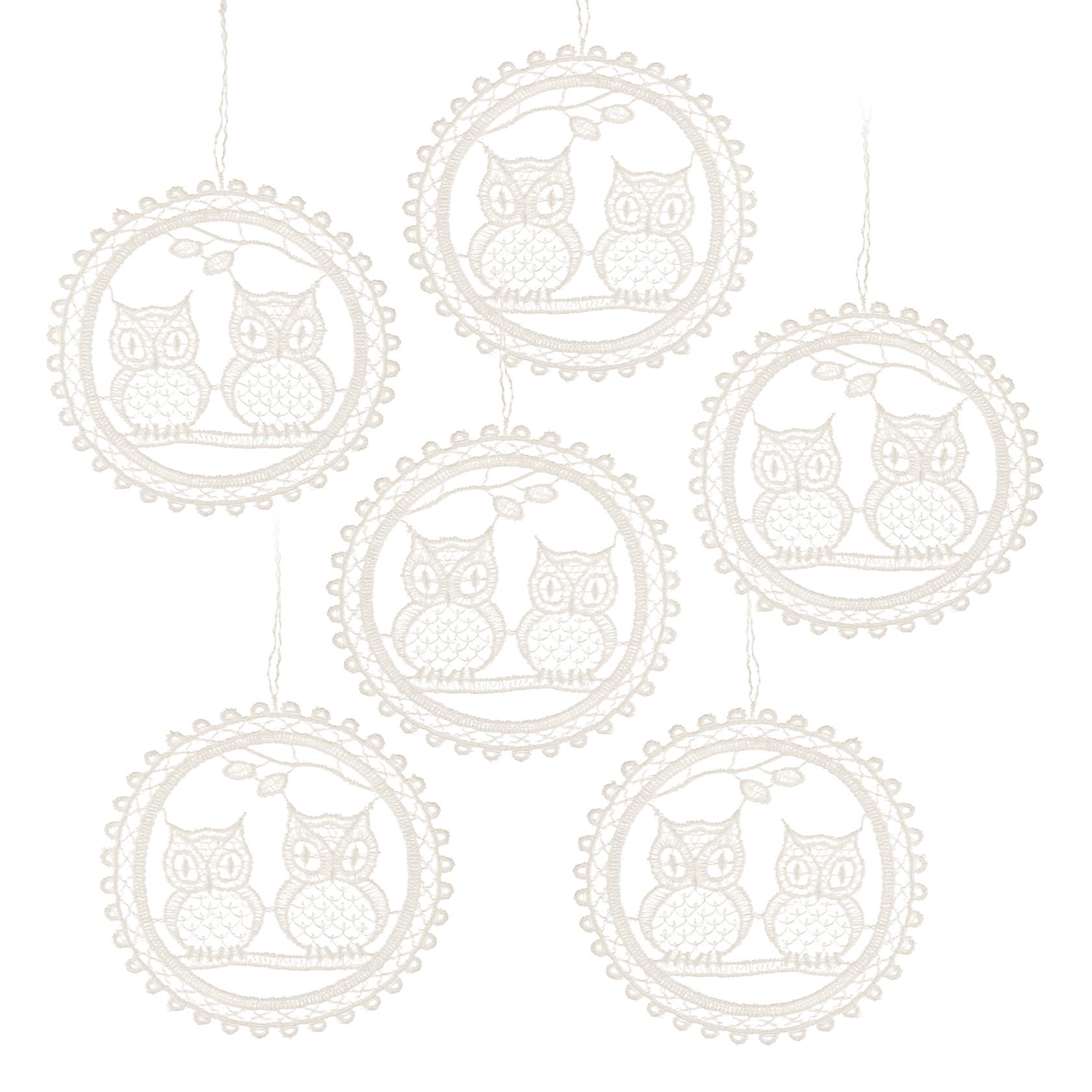 Sechs runde Plauener Spitze Dekorationen mit je zwei stilisierten Eulen in der Mitte, umgeben von einem dekorativen Rand. im Dregeno Online Shop günstig kaufen