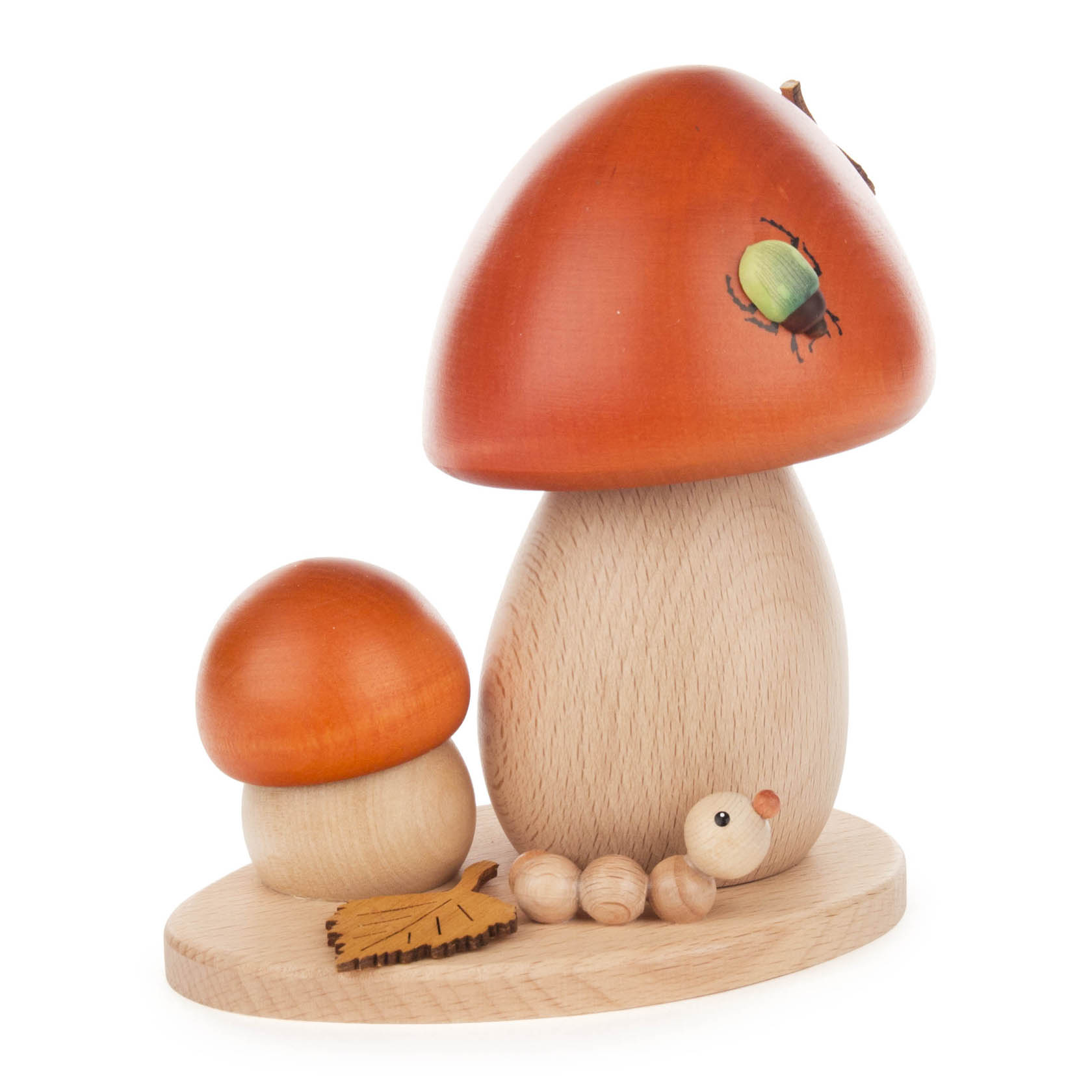 Zwei handgefertigte Räucherfiguren in Form von Rotkappenpilzen aus Holz, mit detaillierten Verzierungen wie einem Marienkäfer und einem kleinen Wurm. im Dregeno Online Shop günstig kaufen