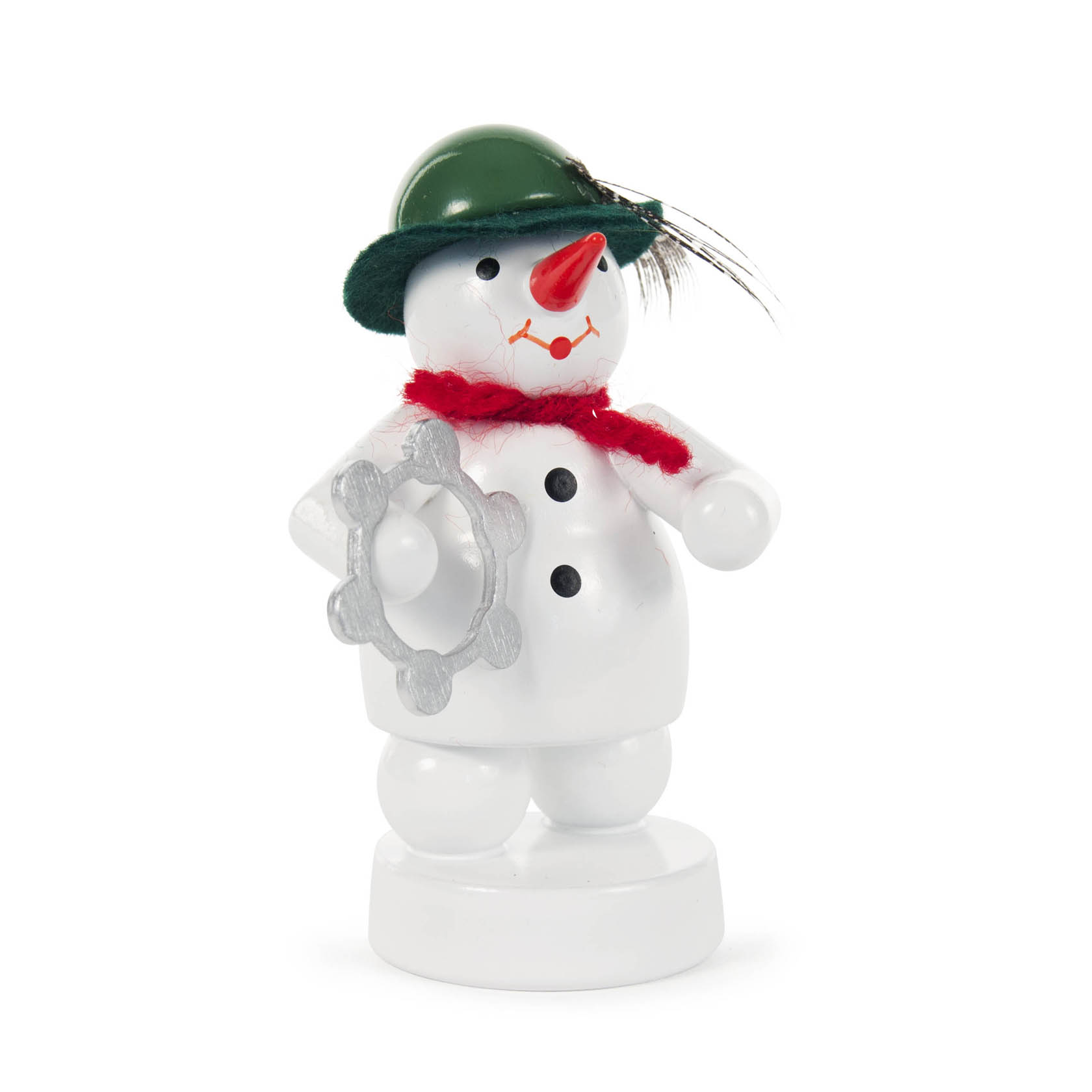 Ein weißer Schneemann mit Karottennase, rotem Schal und grünem Hut hält ein silbernes Tamburin. Er steht auf einem weißen Sockel. im Dregeno Online Shop günstig kaufen