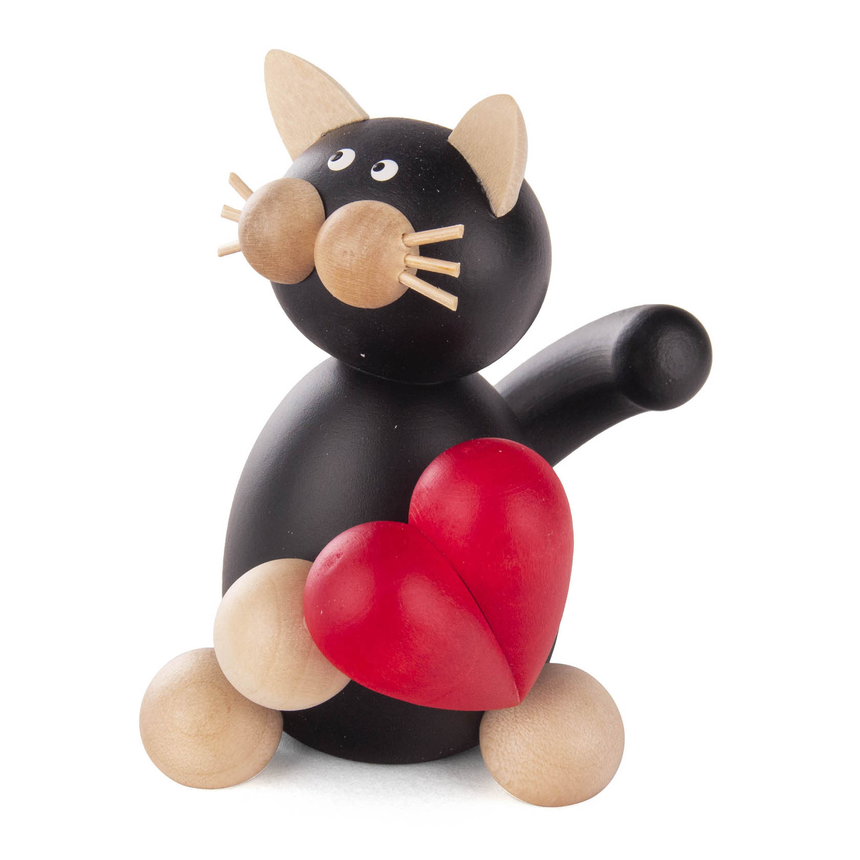 Holzfigur einer schwarzen Katze mit beigen Ohren und Schnurrhaaren. Die Katze hält ein rotes Herz in der rechten Pfote, sitzend auf runden Holzkugeln. im Dregeno Online Shop günstig kaufen