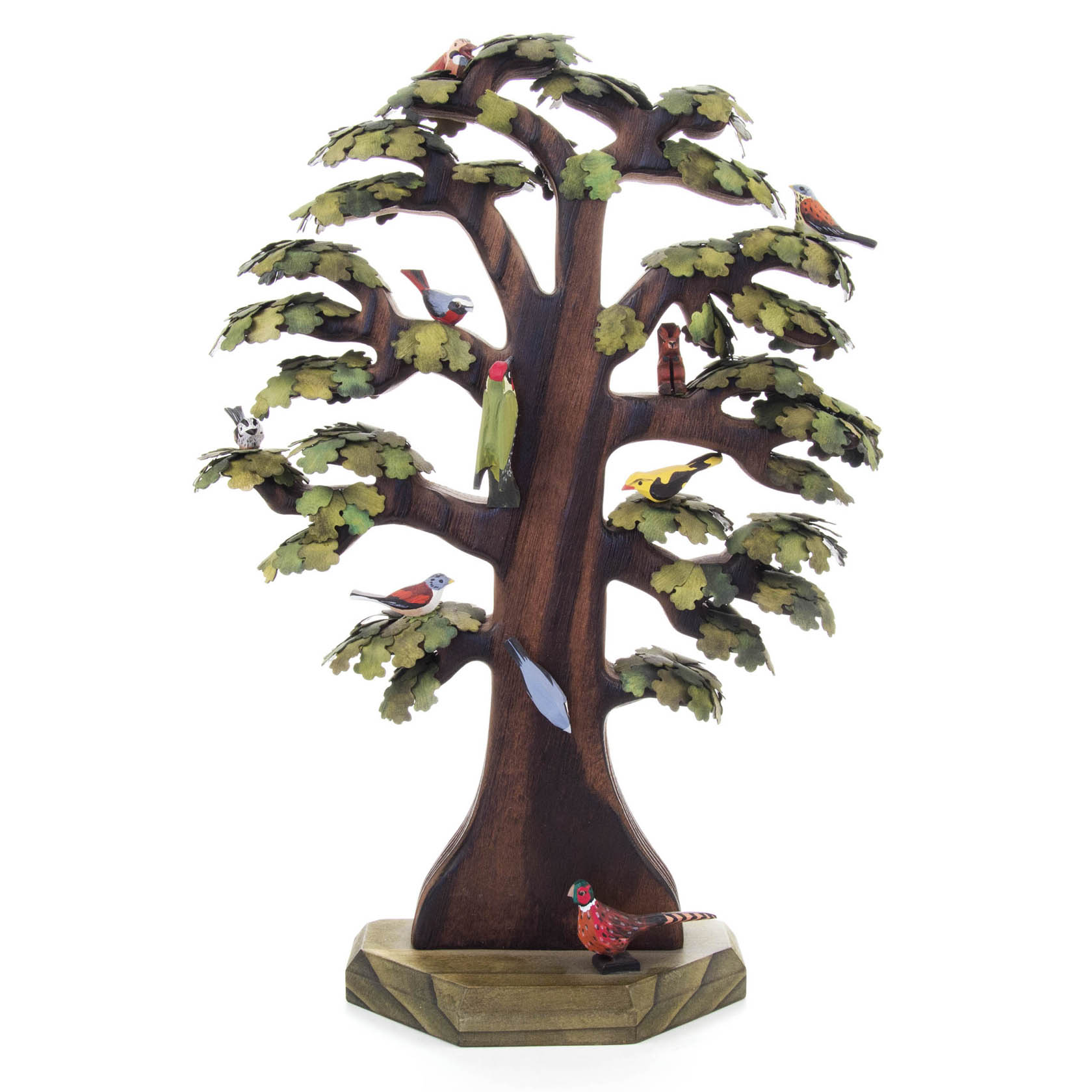 Holzfigur einer Eiche mit 12 bunten Vögeln, die auf den Ästen sitzen, darunter ein Fasan am Stamm und verschiedene andere Vogelarten in den Blättern. im Dregeno Online Shop günstig kaufen