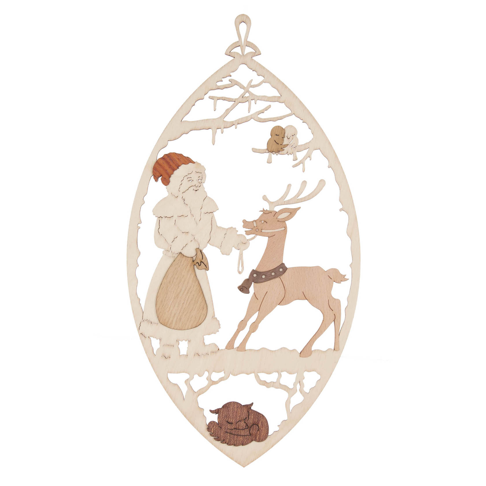 Holzschnitt eines Fensterbildes mit Weihnachtsmann, der ein Rentier füttert, mit Vogel und Eichhörnchen auf einem Baumzweig. im Dregeno Online Shop günstig kaufen