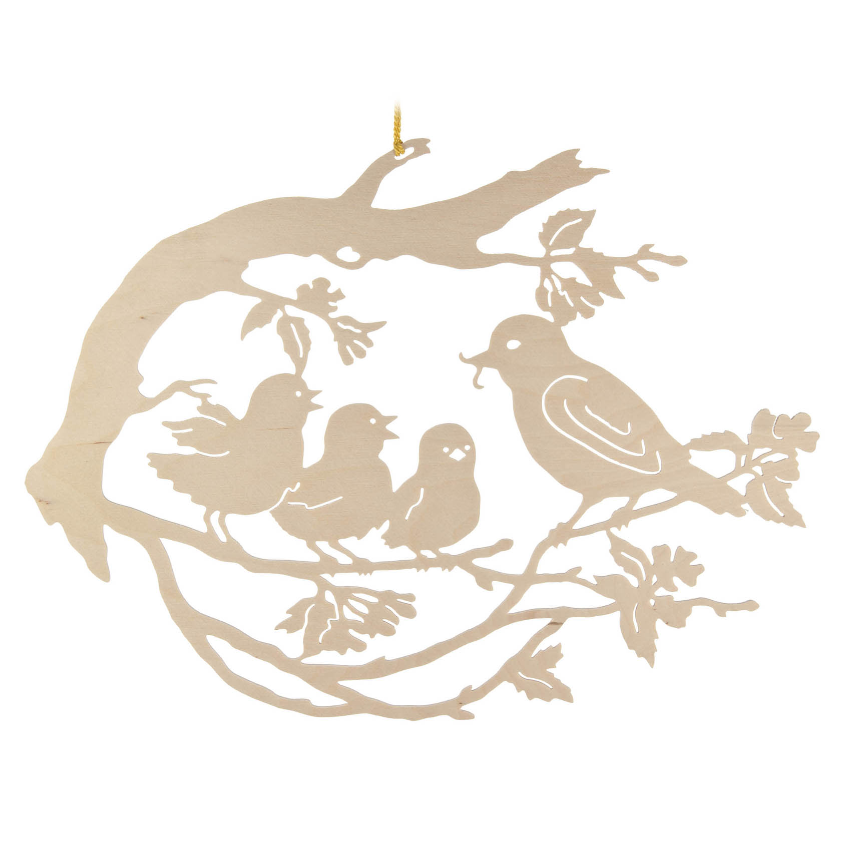Scherenschnitt einer Vogelfamilie auf einem Ast, bestehend aus zwei großen und zwei kleinen Vögeln, alle in naturfarbener Holzoptik. im Dregeno Online Shop günstig kaufen