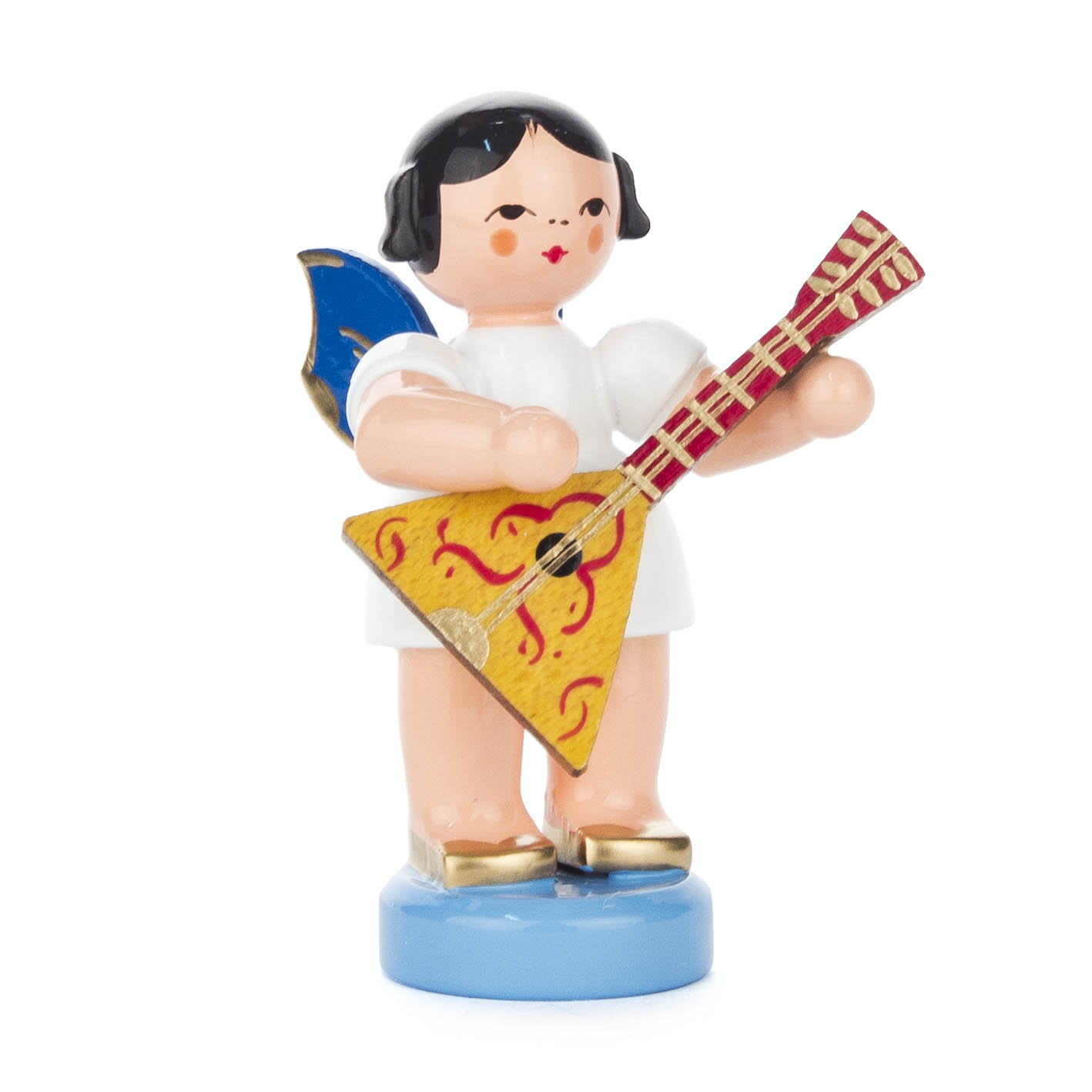 Ein hölzerner Engel mit schwarzen Haaren und blauen Flügeln steht, hält eine gelbe Balalaika. Der Engel trägt ein weißes Gewand und goldene Schuhe. im Dregeno Online Shop günstig kaufen