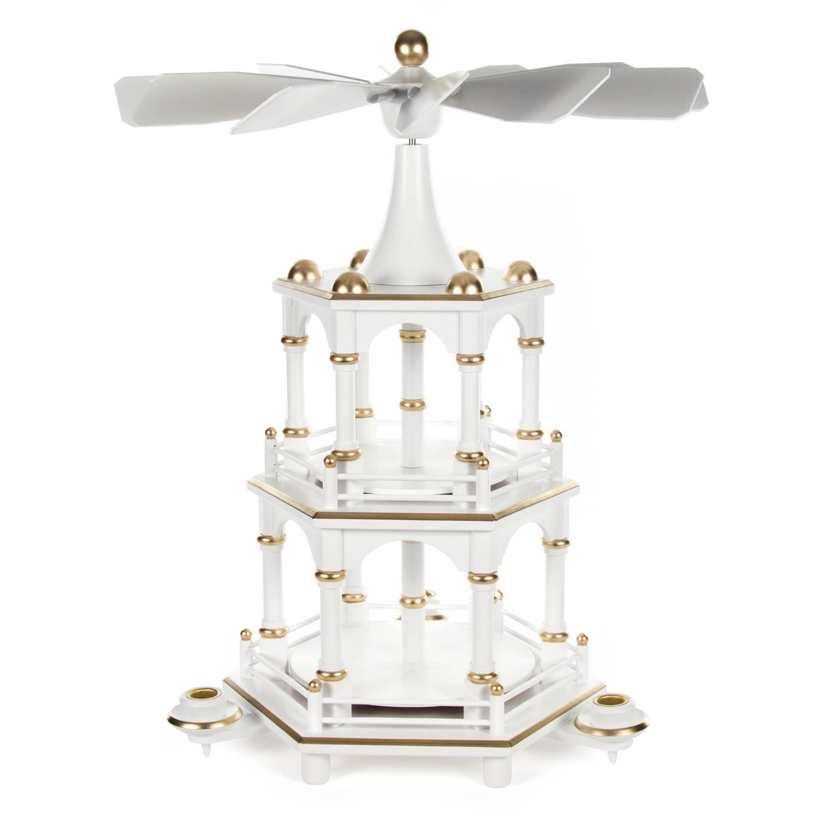 Weiße, zweistöckige Weihnachtspyramide mit goldenen Details, obenauf ein Rotor mit Flügeln, geeignet für Teelichter oder Kerzen mit 14mm Durchmesser. im Dregeno Online Shop günstig kaufen