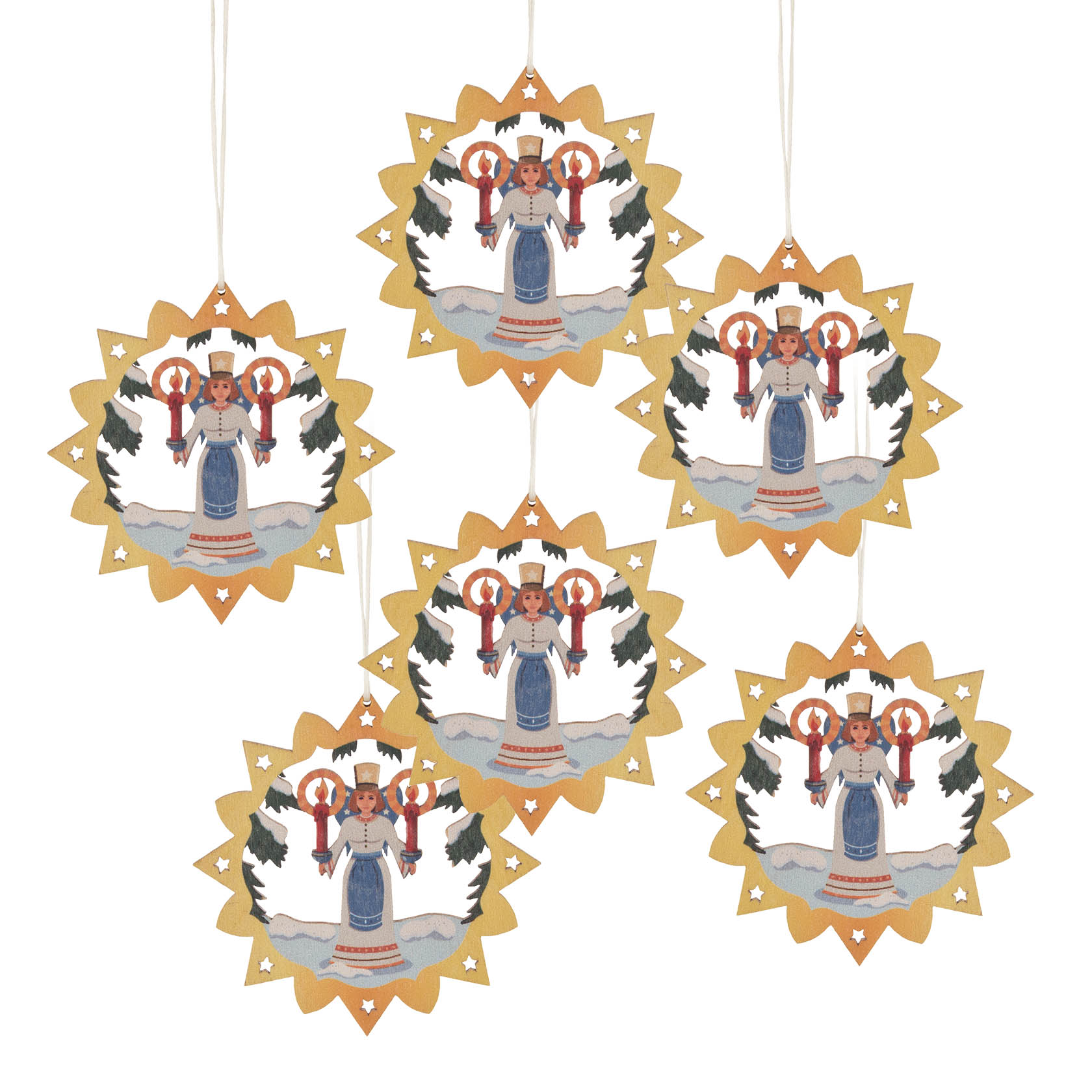 Sechs bunte, sternförmige Weihnachtsanhänger mit Lichterengel-Motiv, jeder hält zwei Kerzen in rot-weißer Tracht, an einem Band aufgehängt. im Dregeno Online Shop günstig kaufen