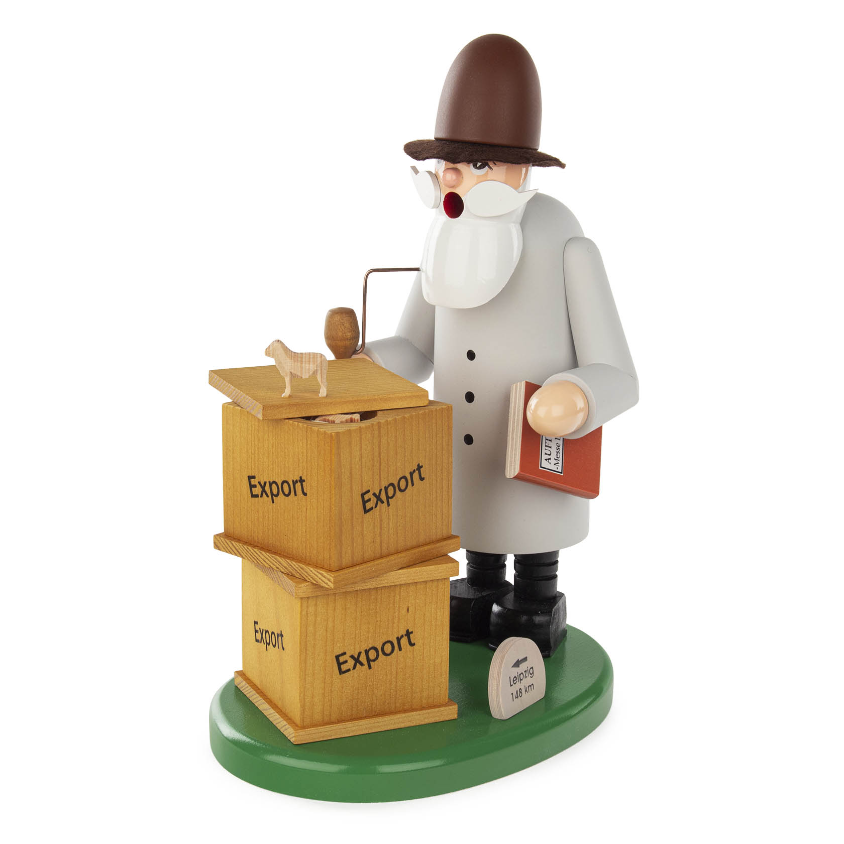 Holzfigur eines Verlegers mit Pfeife, braunem Hut und grauem Mantel. Er steht neben drei Exportkisten und hält ein Buch in der Hand. im Dregeno Online Shop günstig kaufen