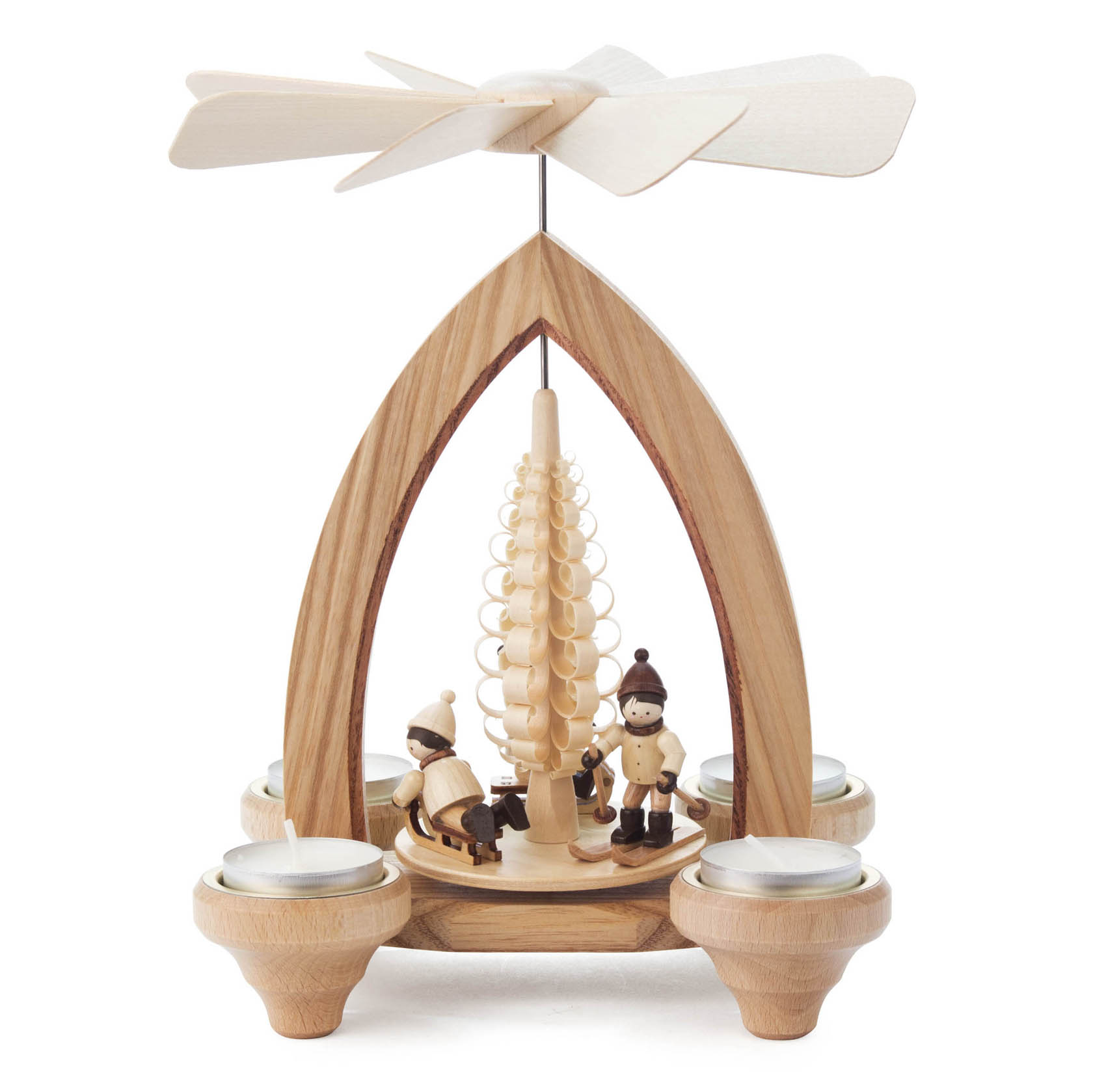 Holzpyramide mit Teelichthaltern, darauf Figuren von zwei Kindern in Winterkleidung und ein dekorativer Turm in der Mitte. im Dregeno Online Shop günstig kaufen
