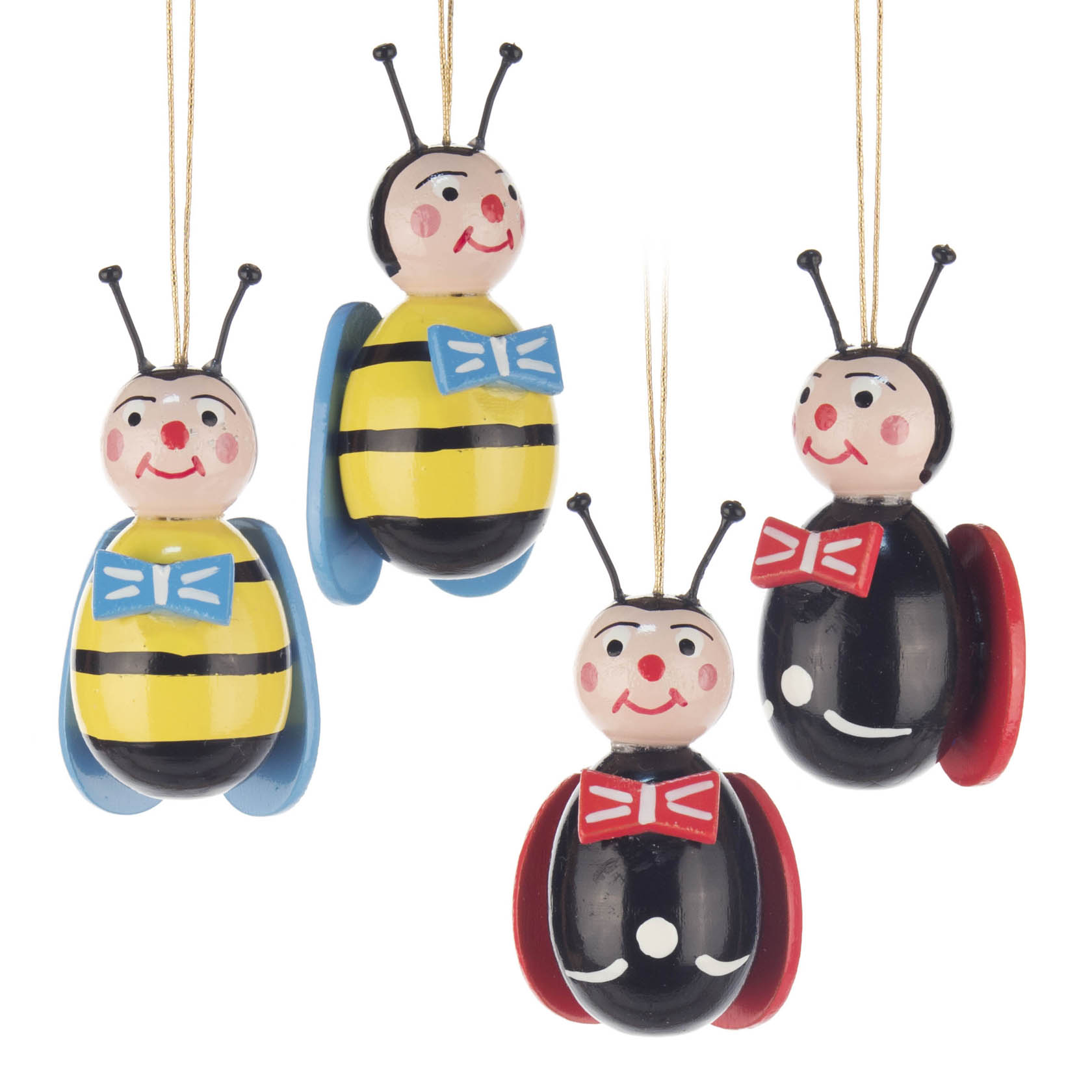 Vier hölzerne Anhänger, je zwei als Bienen und Maikäfer bemalt, mit blauen und roten Flügeln. Sie lächeln und tragen Schleifen. im Dregeno Online Shop günstig kaufen