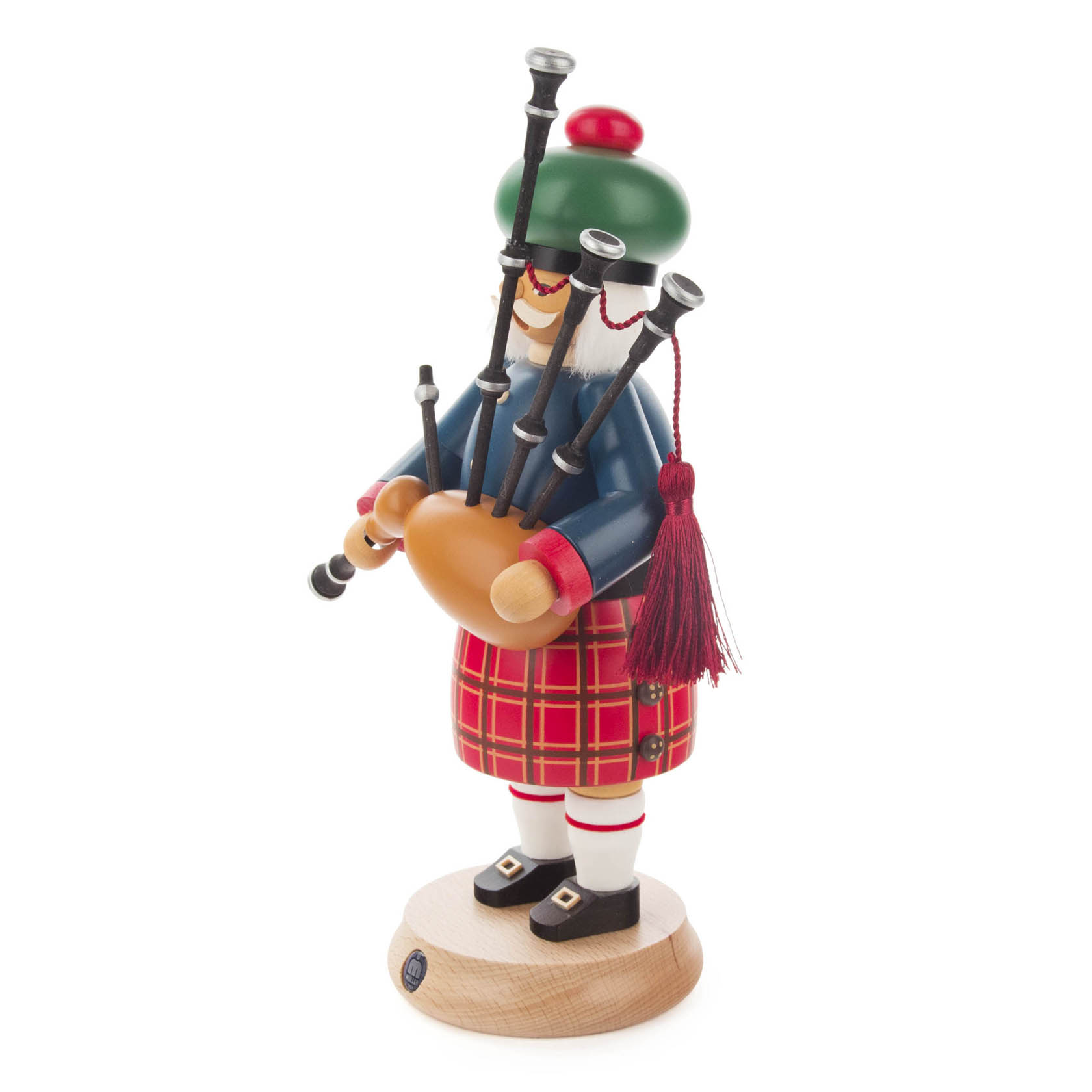 Räuchermann in Form eines Schotten mit grünem Hut, traditionellem Kilt und Dudelsack, auf einem Holzsockel stehend.