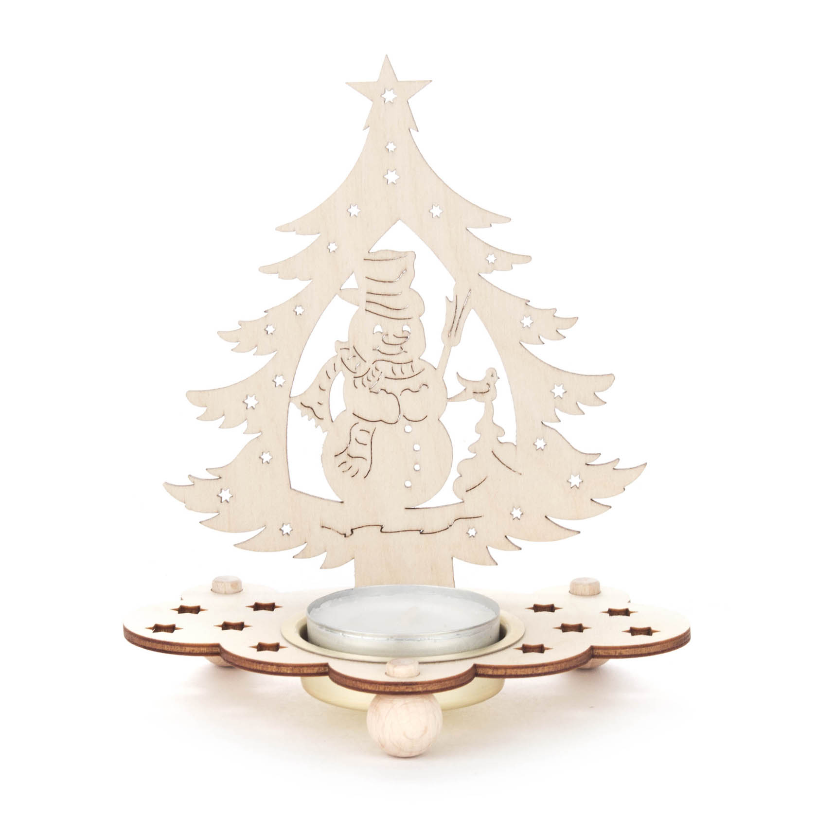 Ein Teelichthalter aus Holz in Form eines Weihnachtsbaums, mit einem Ausschnitt eines lächelnden Schneemanns mit Hut und Schal. Der Halter steht auf drei Holzfüßen. im Dregeno Online Shop günstig kaufen