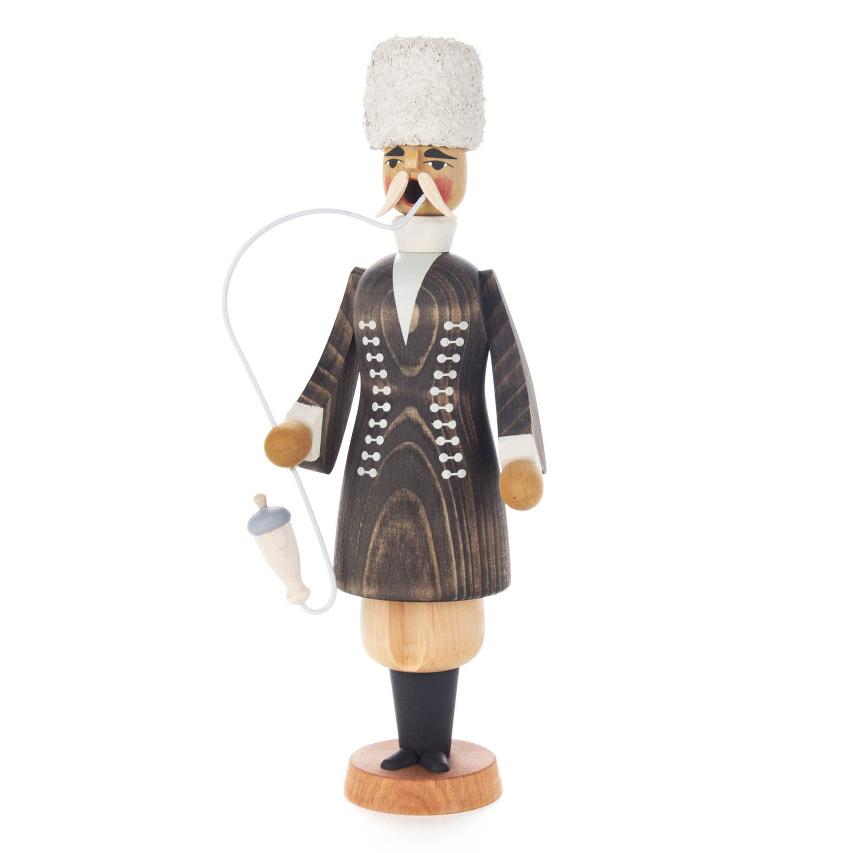Ein hölzerner Räuchermann in traditioneller tscherkessischer Tracht mit hohem Hut, verziertem Mantel und Pfeife in der Hand. im Dregeno Online Shop günstig kaufen
