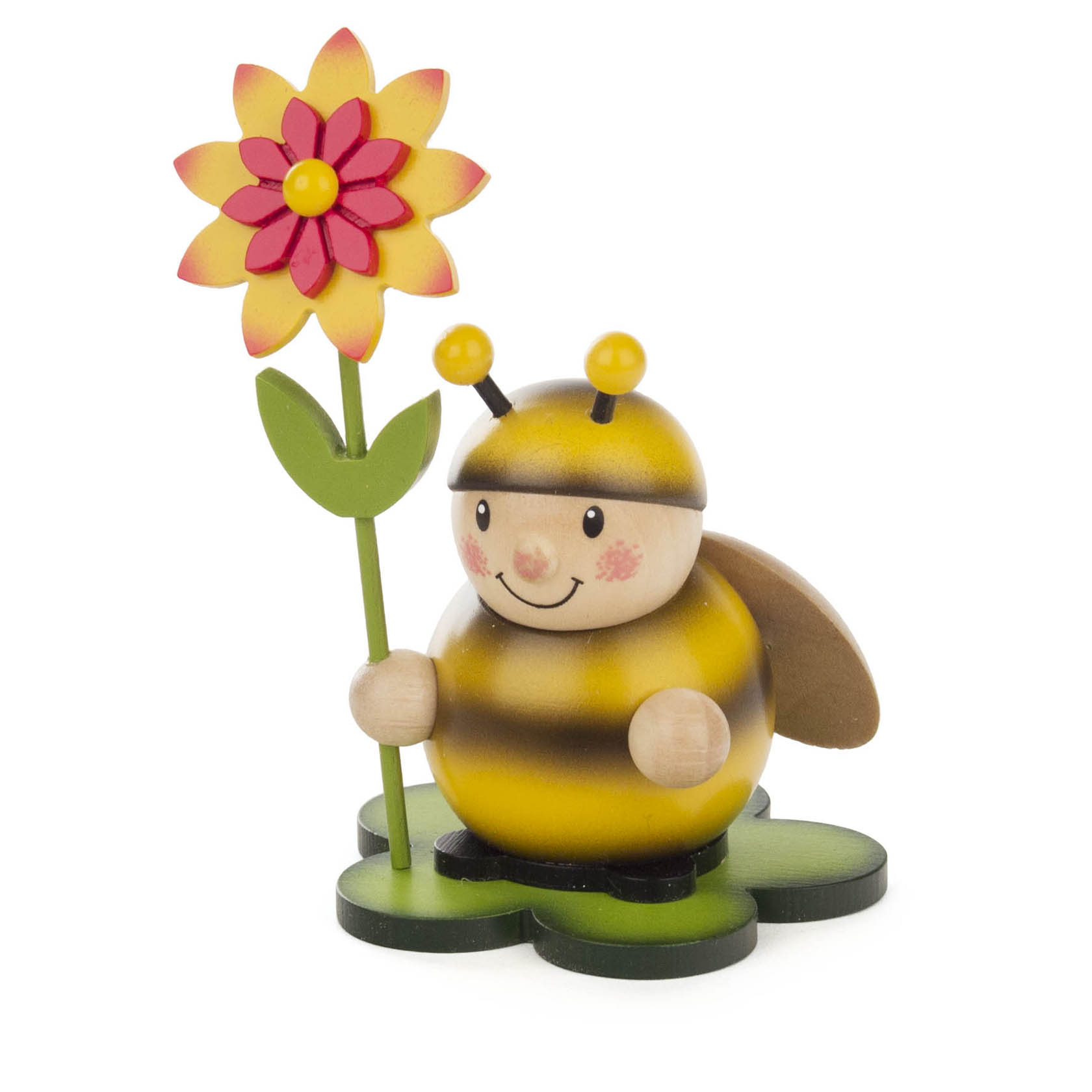 Holzfigur einer lächelnden Hummel, die eine gelbe Blume mit rotem Kern hält. Die Hummel hat gelbe Streifen und steht auf grünen Plättchen. im Dregeno Online Shop günstig kaufen