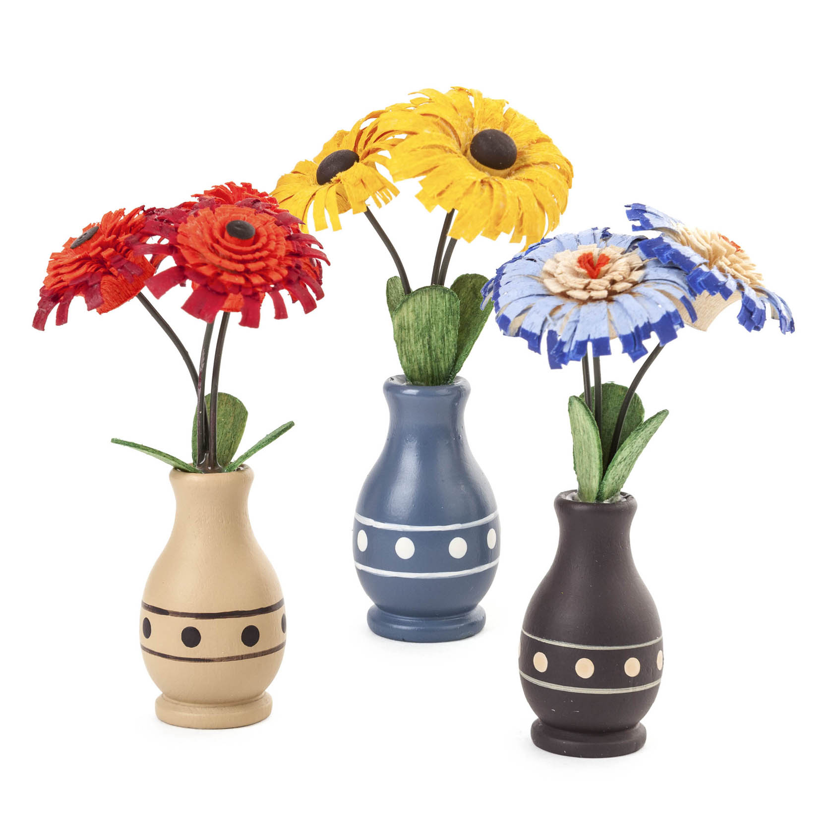 Drei kleine Vasen mit bunten Kunstblumen. Links rote, in der Mitte gelbe und rechts blaue Blumen. Alle Vasen haben unterschiedliche Designs. im Dregeno Online Shop günstig kaufen
