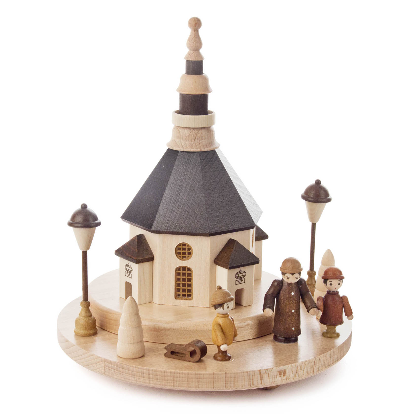 Holzmodell der Seiffener Kirche mit zwei Marktfiguren und zwei LED-Laternen auf einem runden Sockel. im Dregeno Online Shop günstig kaufen