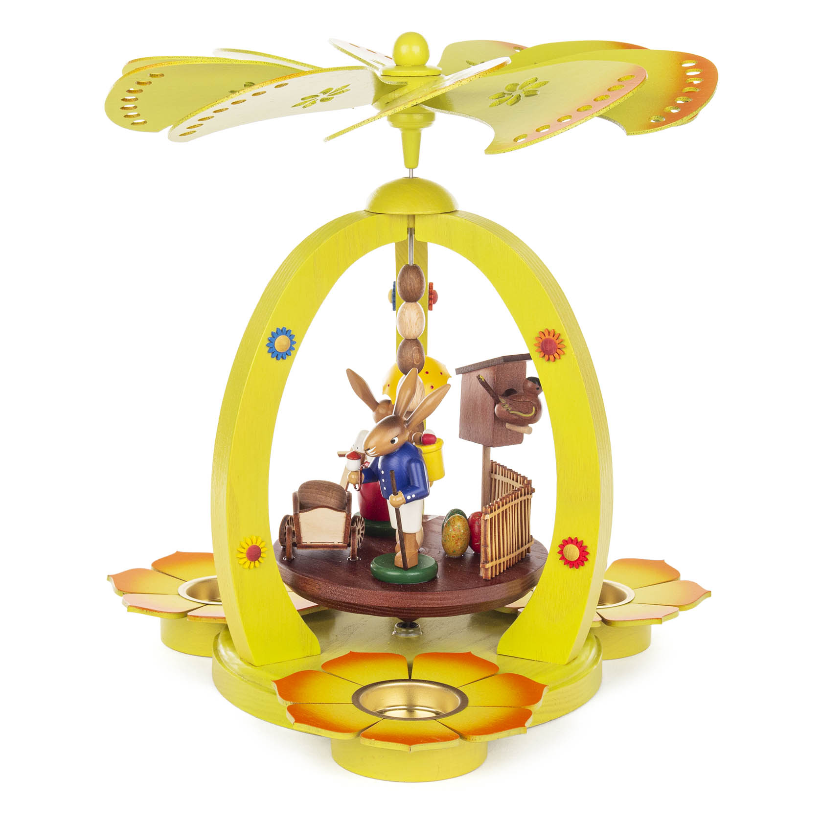 Bunte Teelichtpyramide mit zwei Hasenfiguren und einem Handwagen. Ein Hase trägt eine blaue Jacke und steht neben einem Holzwagen.