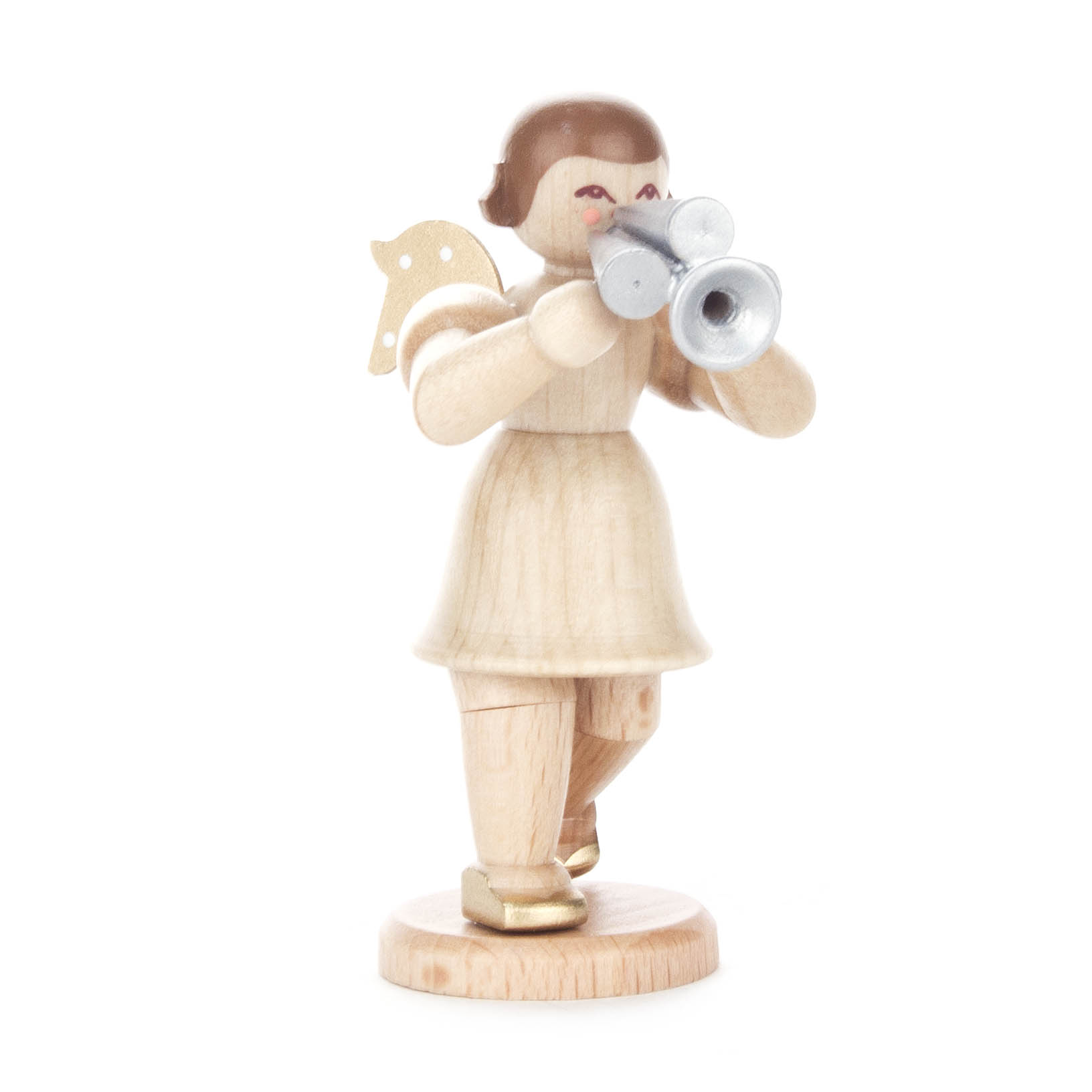 Holzfigur eines Engels mit braunen Haaren und Flügeln, der eine silberne Schalmei spielt. Der Engel trägt ein kurzes naturfarbenes Kleid und goldene Schuhe. im Dregeno Online Shop günstig kaufen