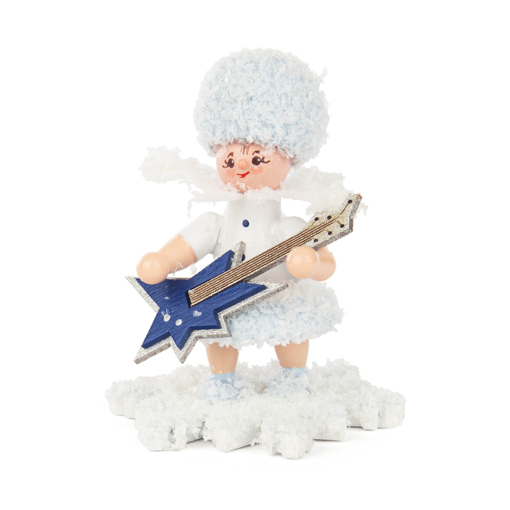 Holzfigur eines lächelnden Schneeflöckchens mit blauer E-Gitarre und blauer Mütze, stehend auf plattformartigem Schnee. im Dregeno Online Shop günstig kaufen