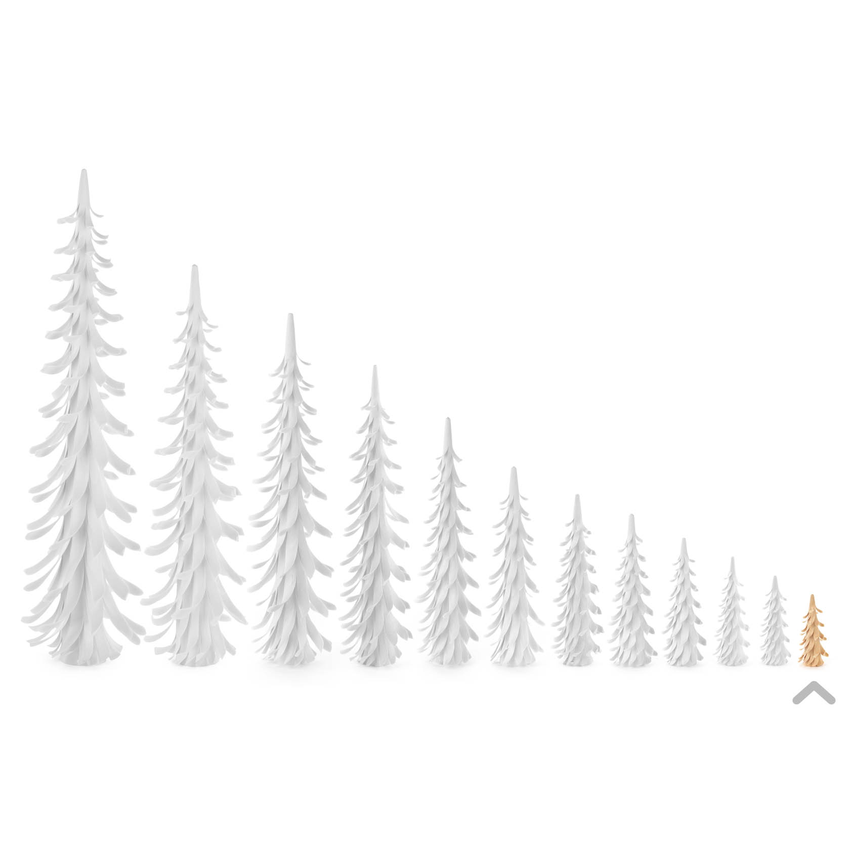 Weiße, spiralförmige Bäume in ansteigender Größe, von links nach rechts, und ein kleiner goldener Baum am rechten Ende.