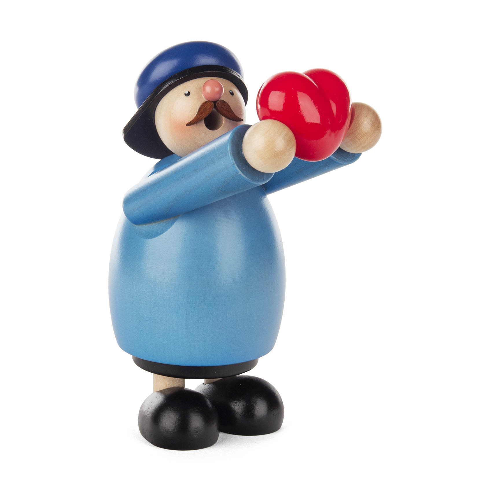 Ein traditioneller Räuchermann mit blauem Mantel und Hut, hält ein rotes Herz in seinen ausgestreckten Händen. im Dregeno Online Shop günstig kaufen