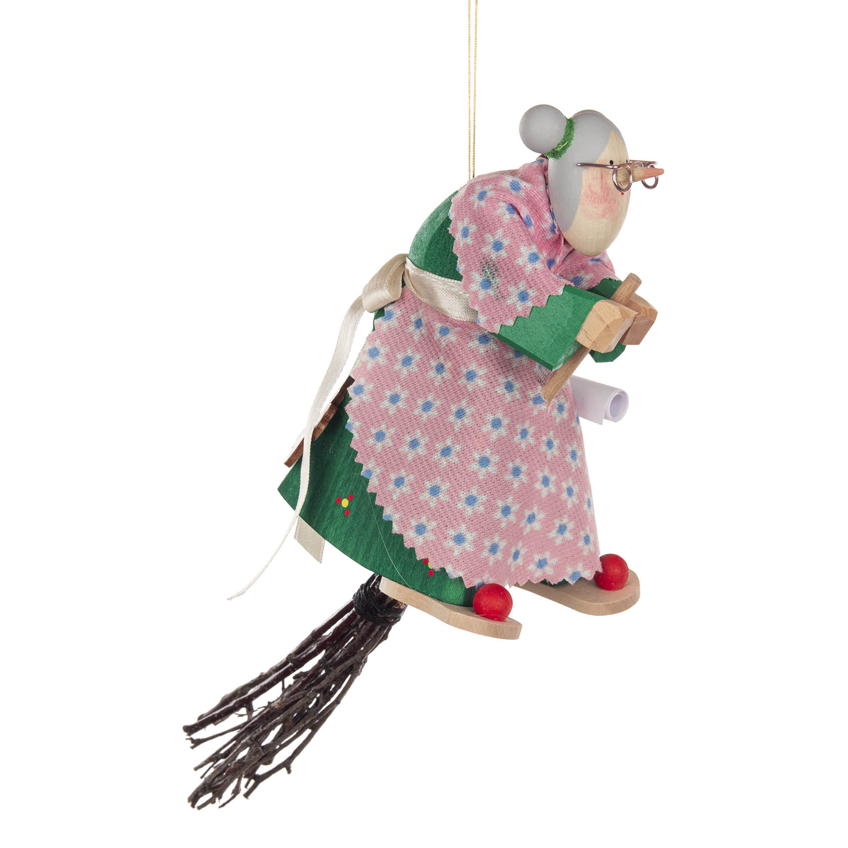 Holzfigur einer alten Frau in traditioneller Kleidung mit einer rosa Schürze und Kopftuch, auf einem Besen schwebend. im Dregeno Online Shop günstig kaufen