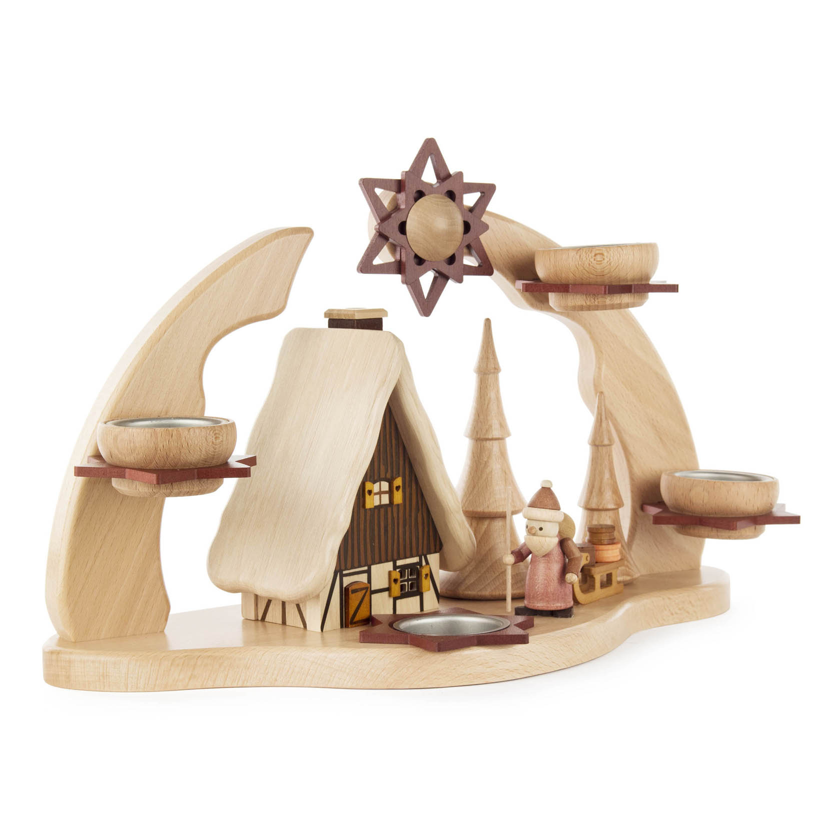 Holz-Schwibbogen mit einem Räucherhaus, drei Teelicht-Halterungen, zwei Bäumen und einer Holzfigur mit Mantel und Mütze.