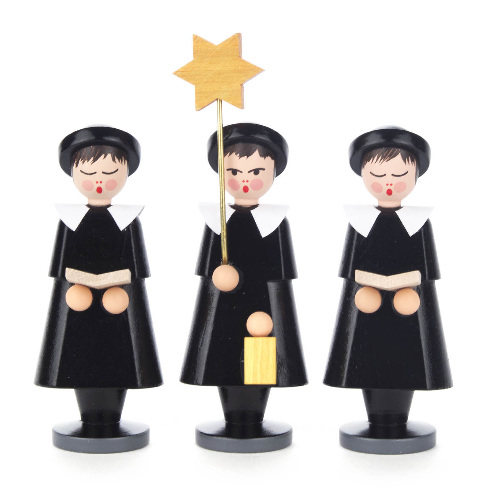 Drei Kurrendefiguren in traditionellen schwarzen Gewändern, mit weißem Kragen. Eine Figur hält einen Stern, die anderen ein Buch und eine Laterne. im Dregeno Online Shop günstig kaufen