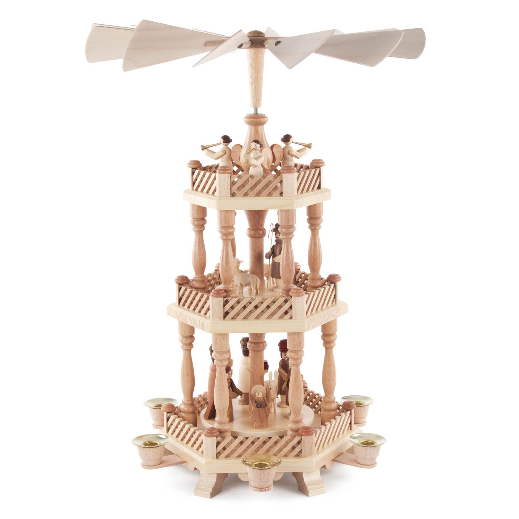 Zweistufige Pyramide aus Holz mit Figuren zur Darstellung der Geburt Christi. Oben Engel mit Trompeten, unten Jesuskind, Maria und Josef. Mit Kerzenhaltern. im Dregeno Online Shop günstig kaufen
