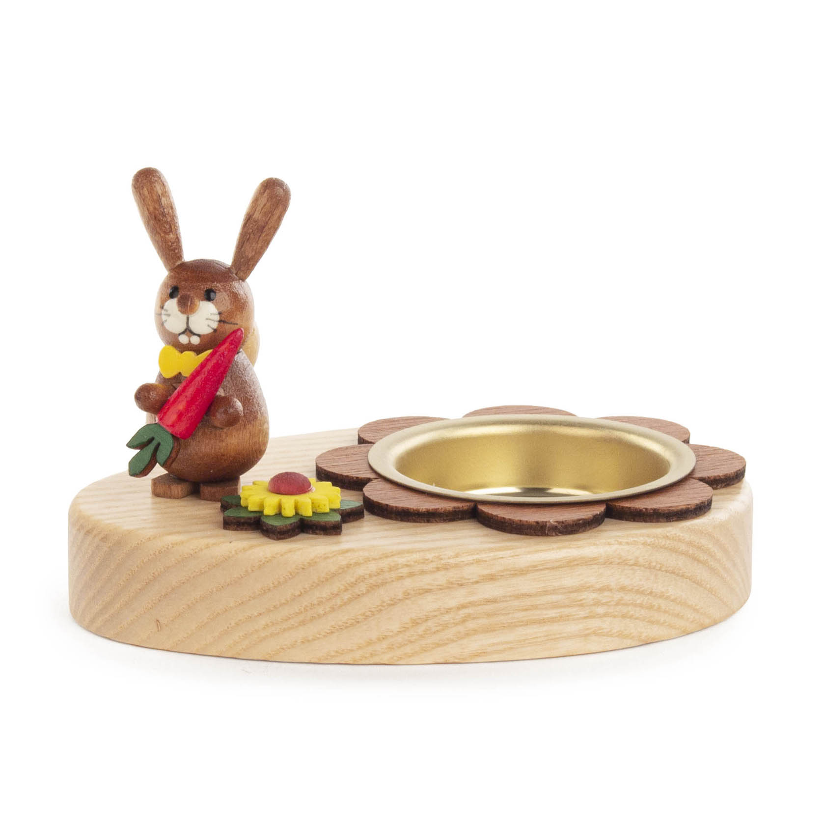 Holzteelichthalter in Blumenform mit einem Hasen, der eine Möhre hält, daneben eine dekorative Blume. im Dregeno Online Shop günstig kaufen