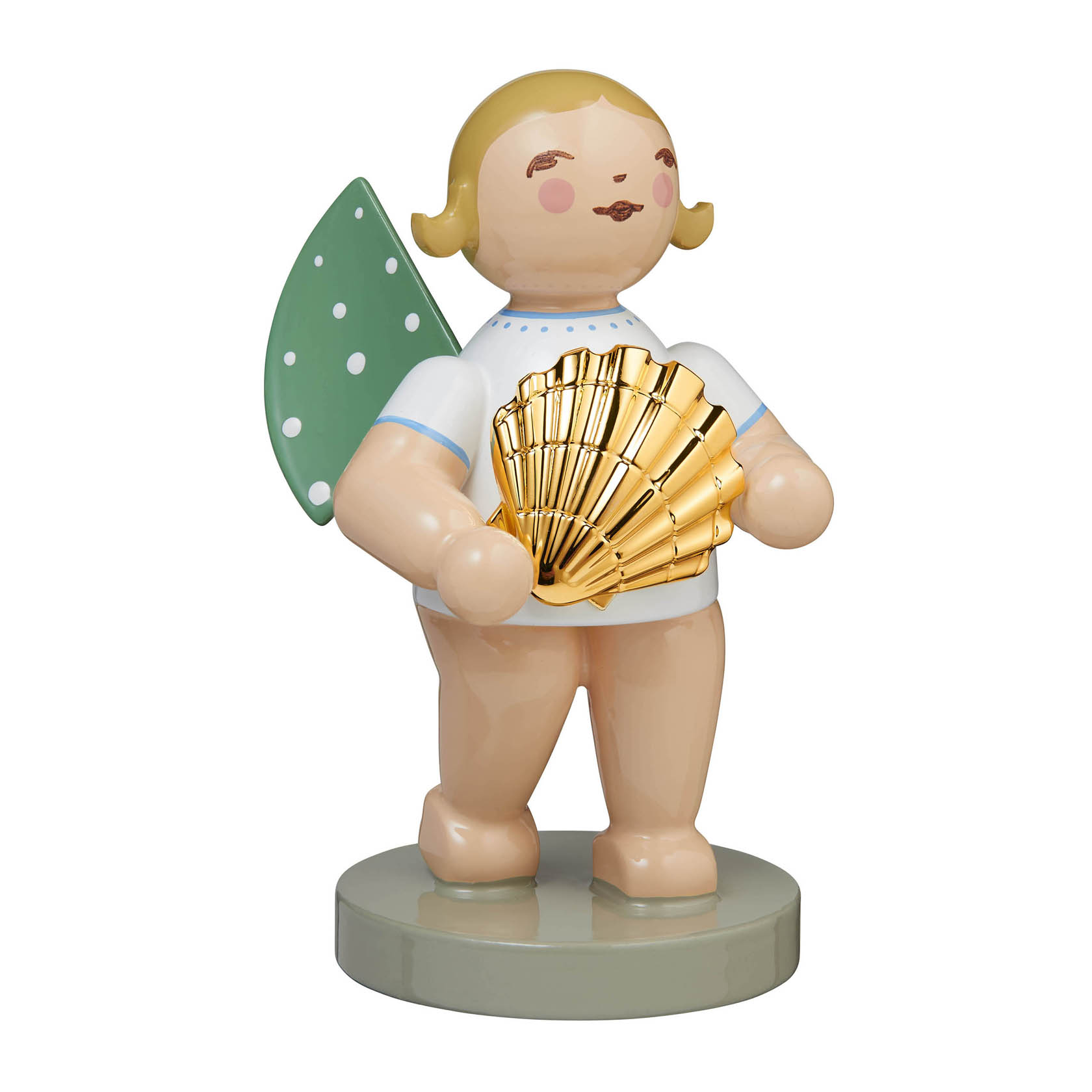 Holzengel mit grünen Flügeln und weißen Punkten, hält eine goldene Muschel in beiden Händen, steht auf einem runden Sockel. im Dregeno Online Shop günstig kaufen